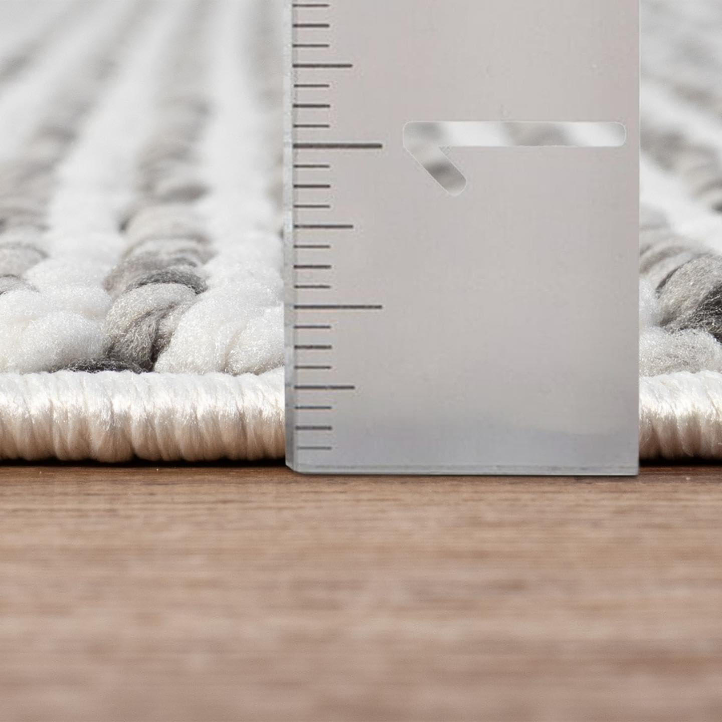 LUXE WEAVERS Solid Machine Woven White Dark Gray 4x6 Area Rug, Indoor Stain-Resistant Carpet
