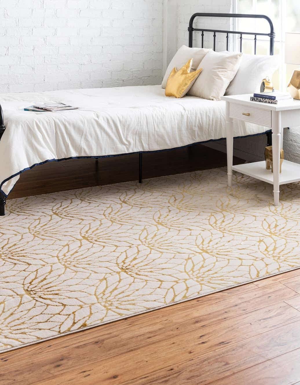 Marilyn Monroe Glam Collection Area Rug - Dahlia (7' 1" x 10' Rectangle, White Gold/ Gold)