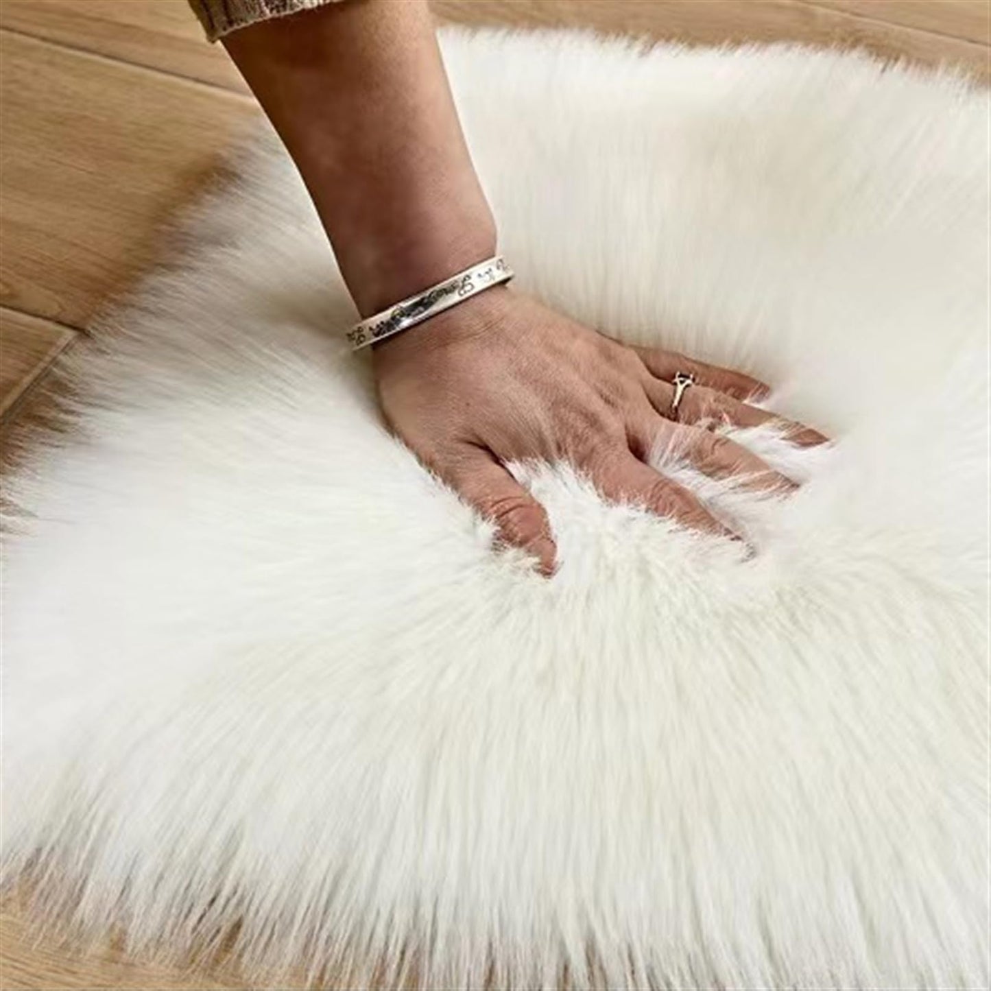 Lifup Soft Round Shaggy Rug, Faux Fur Area Rug, Fluffy Plush Carpets Circle Rugs for Living Room Fuzzy Rugs for Bedroom Under Dining Table Home Office Decor Gold 2x2 Feet