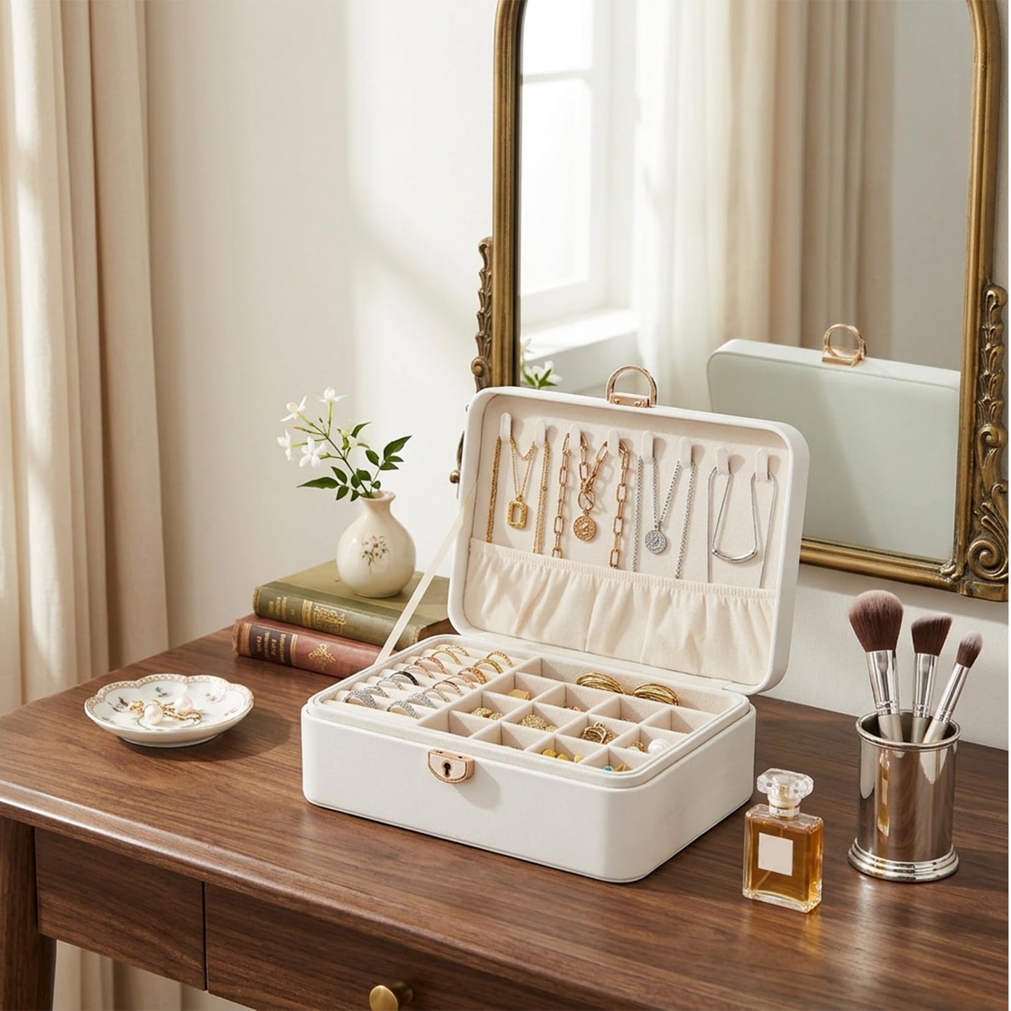 GarveeHome 1PC 2-Layer Jewelry Box Organizer, PU Leather Lockable Jewelry Storage Case for Women Girls, White/Champagne, Portable Display Box for Rings, Necklaces, Earrings