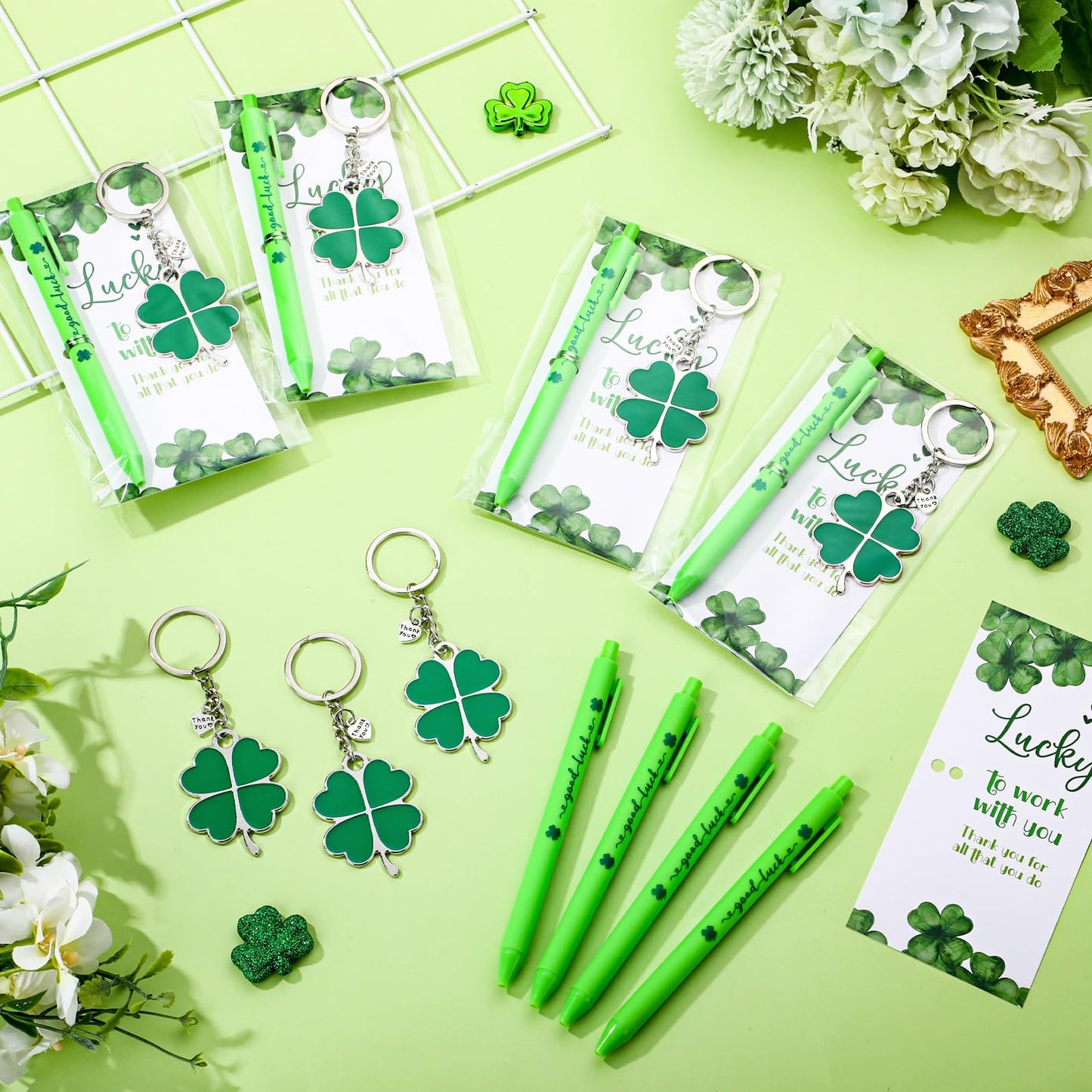 Fullhawl 12 Sets Shamrock Pen Gifts Bulk for Employee Good Luck Ballpoint Pens Clover Keychains with Thank You Cards for Teacher End of Year Team Staff Coworker Graduation