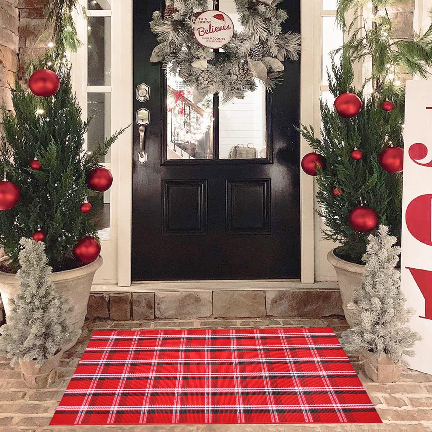 Christmas Red Green White Plaid Rug, 28" x 43" Cotton Hand-Woven Buffalo Check Layered Door Mat for Front Porch, Entryway, Outdoor Holiday Decor, Washable Farmhouse Rug for Home, Patio, Kitchen