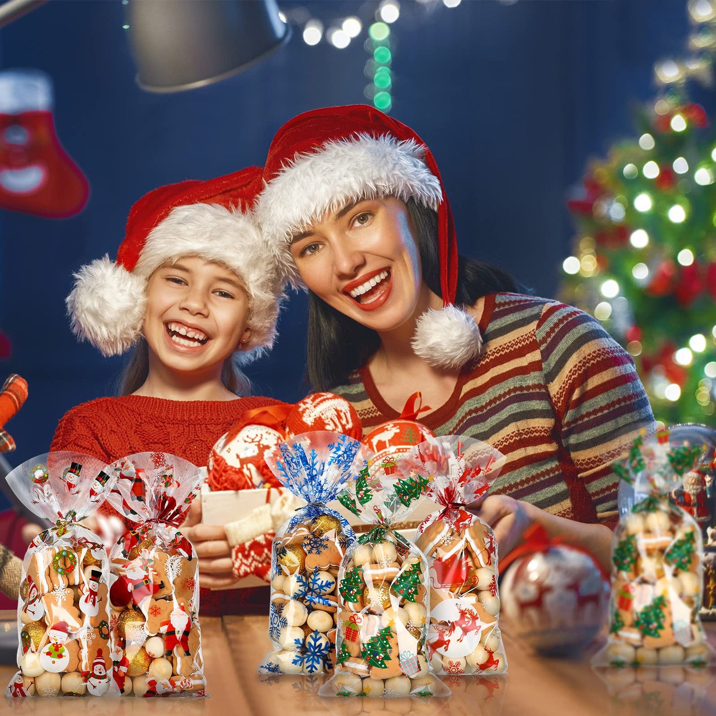 Outus 200 Pieces Christmas Cellophane Treat Bags, Plastic Christmas Cello Bags with Twist Ties for Candy, Cookie, Goodies, Gift Wrap, Xmas Party Favor Supplies