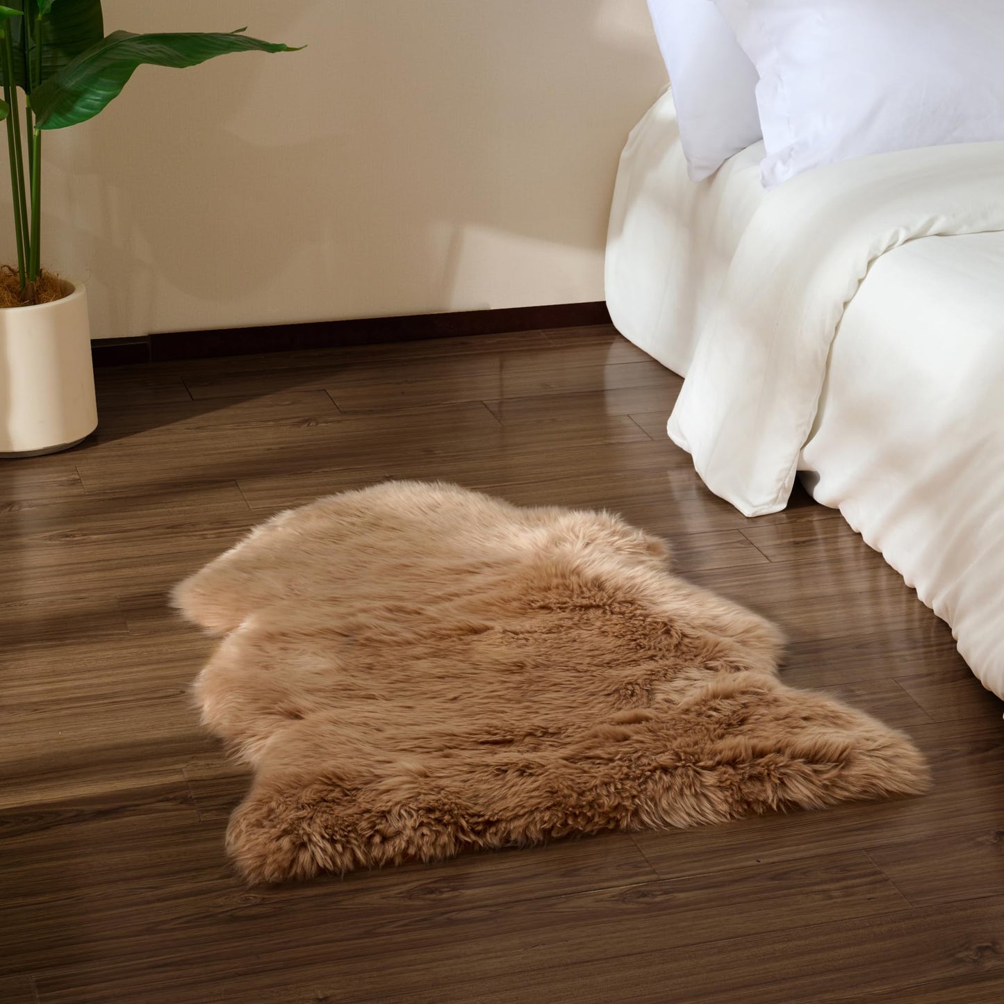 GINAMUSE Premium Genuine Sheepskin Area Rug for Bedroom,Real Fluffy Soft Wool Fur Carpet Natural Luxury Lambskin Rug Seat Chair Covers for Couch Sofa Living Room(Tan,2×3 Feet Sheepskin)