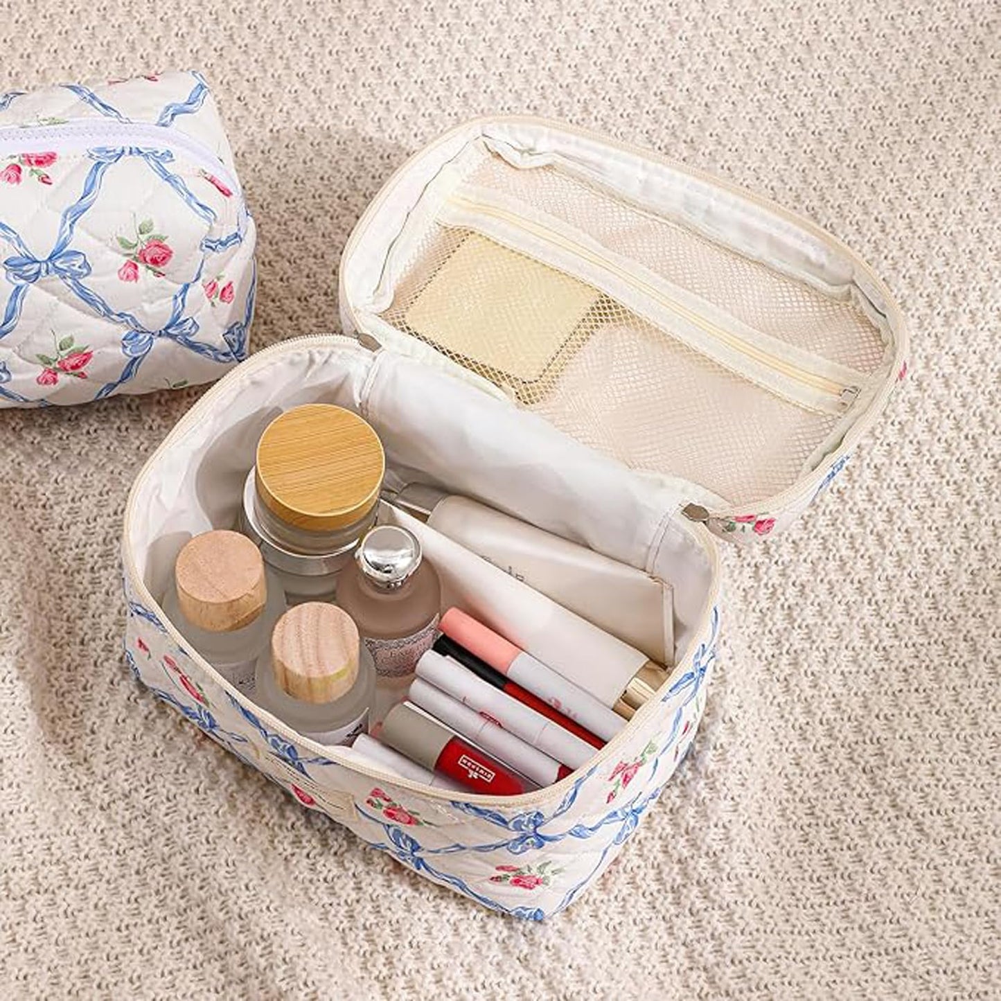 AMULOKRU Large Makeup Bag, Cute Cosmetic Bags for Women, Floral Quilted Makeup Bag, Coquette Aesthetic Toiletry Bag,Travel Makeup Organizer Bags