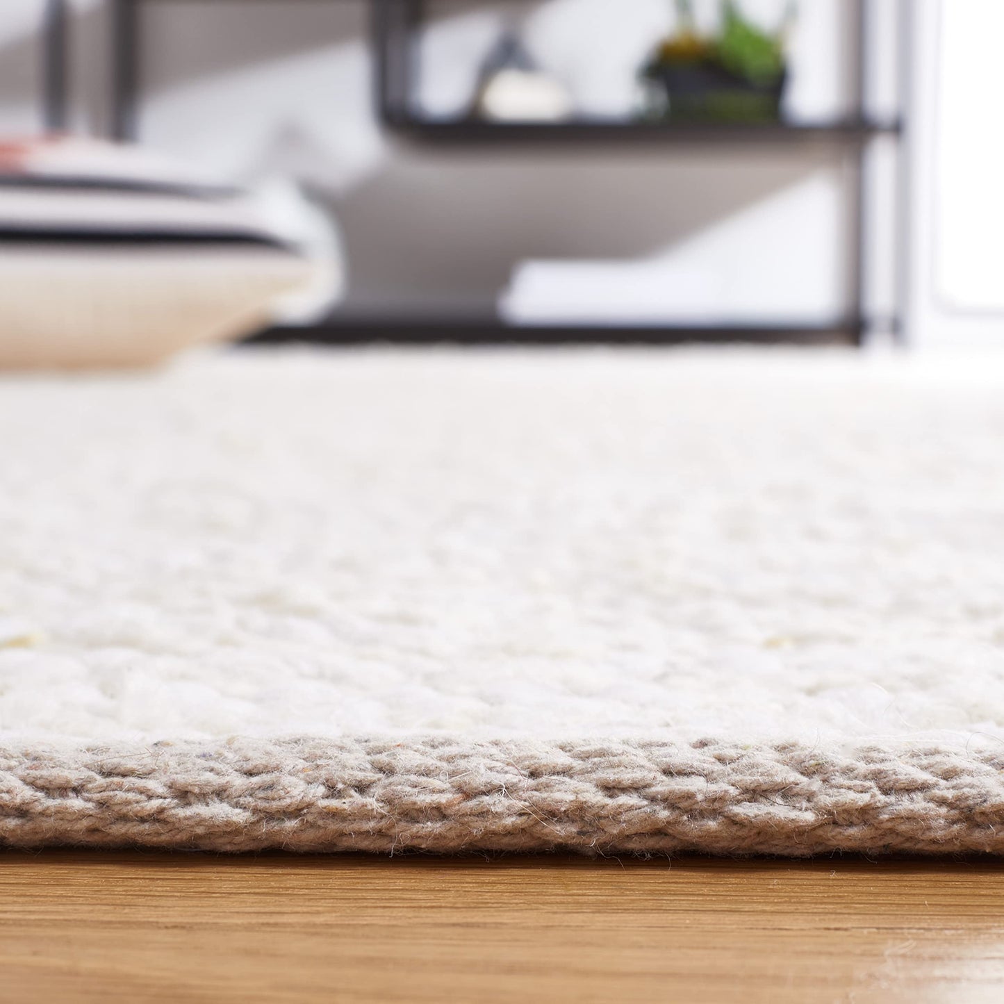 SAFAVIEH Natura Collection Area Rug - 5' x 8', Ivory & Beige, Handmade Flat Weave Wool & Cotton, Ideal for High Traffic Areas in Living Room, Bedroom (NAT350A)