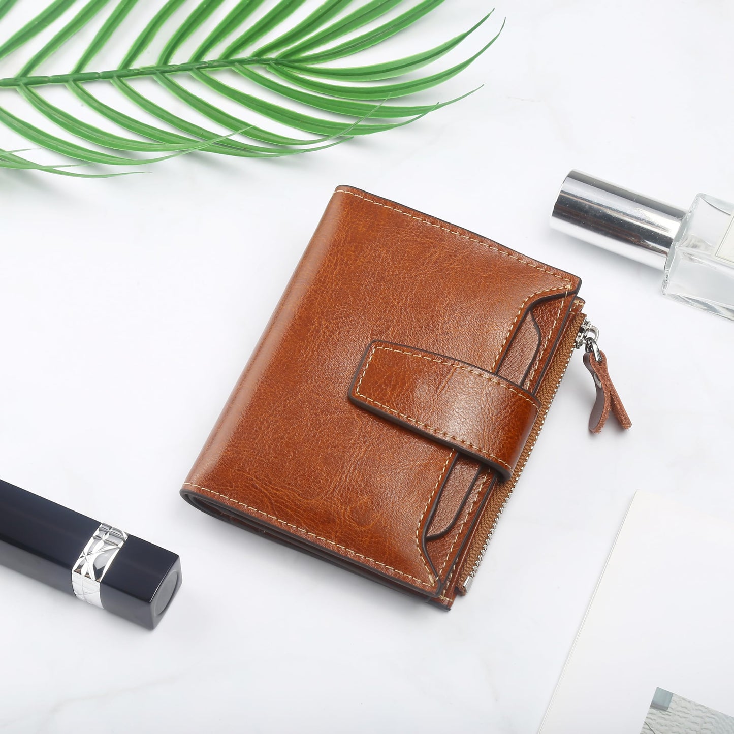 Lavemi Small Compact Women Wallet RFID Blocking Genuine Leather Bifold Purse with ID Windows(Brown)