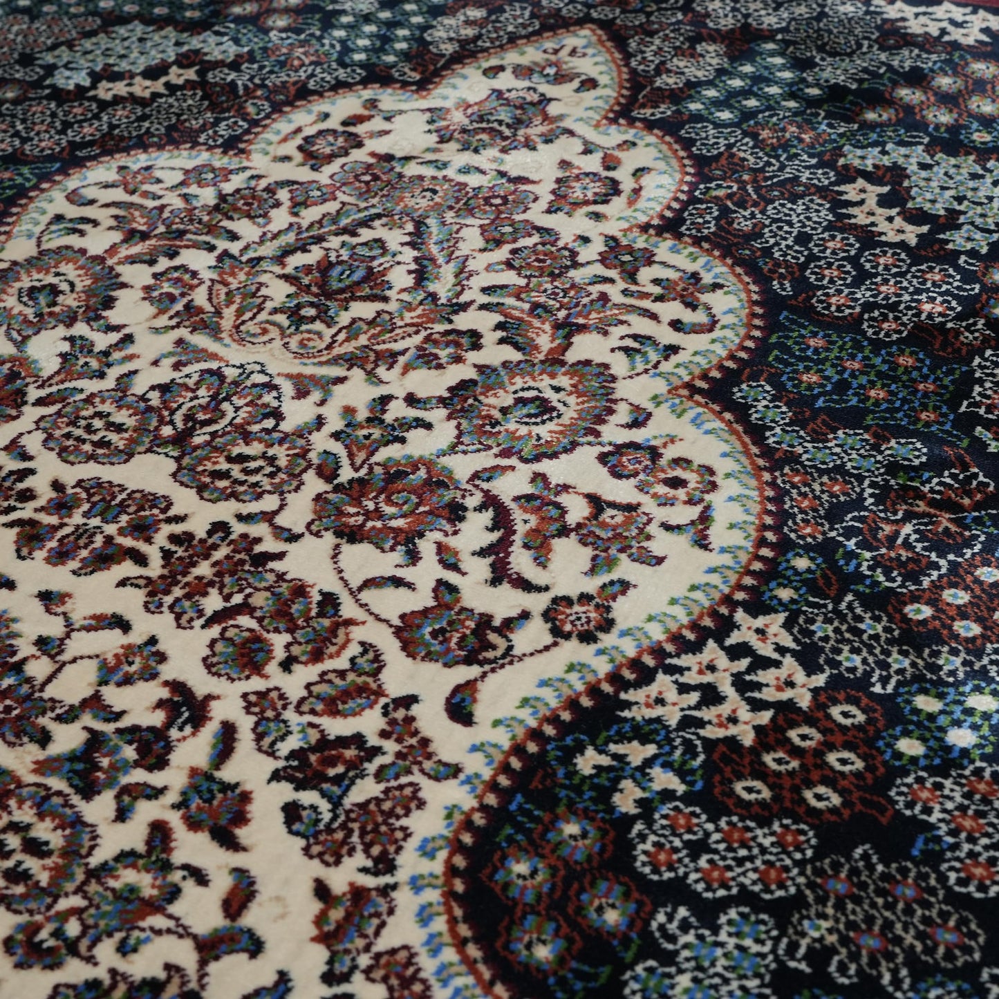 Modefa Velvet Prayer Rug - Soft Plush Turkish Janamaz Sajada Carpet for Men and Women - Luxury Velvet Wide Floral Prayer Mat Ramadan Eid Gift (Beige)