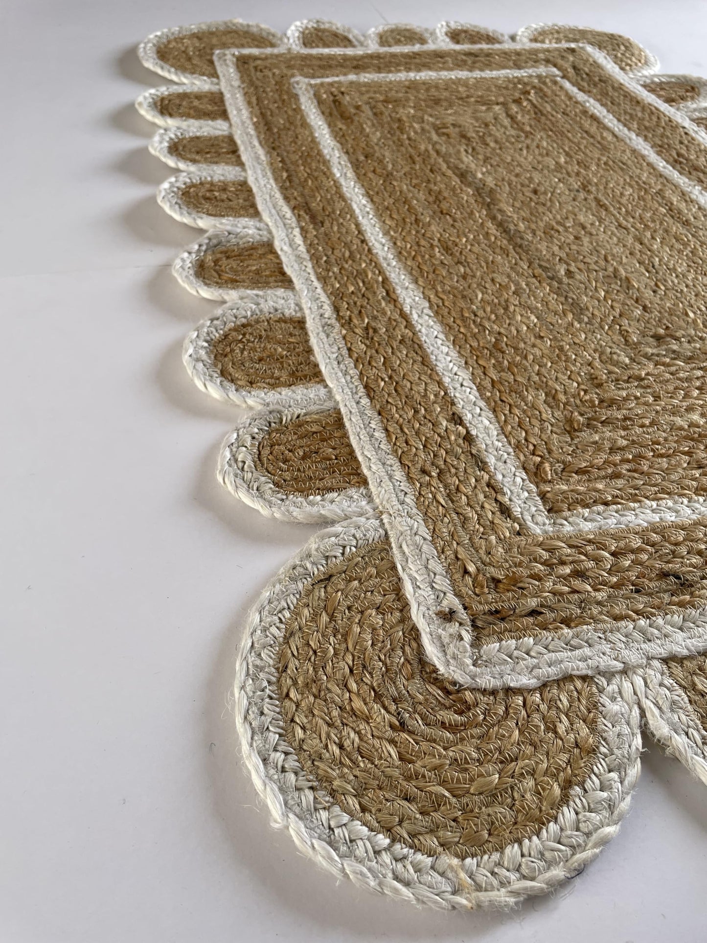 Scallop Pattern Jute Bohemian Area Rug (Off White, 2'x3')