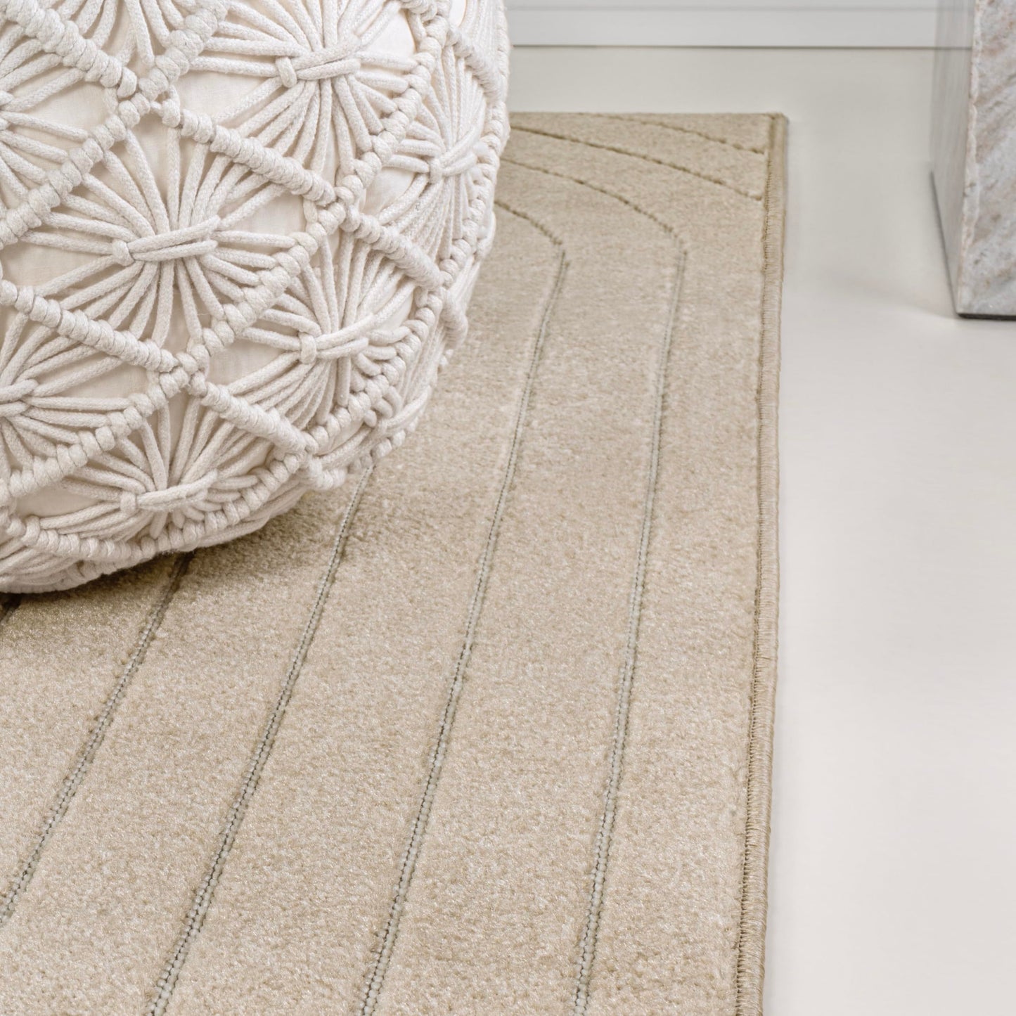 JONATHAN Y Odense High-Low Angle Beige/Cream 2x8 Indoor/Outdoor Runner Rug for Patio, Backyard, Living Room, Bedroom, Office, Hose-Washable (SCN101E-28)