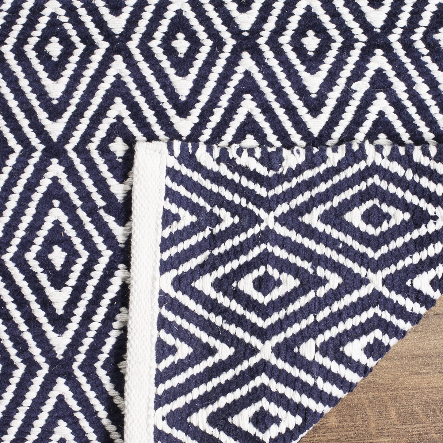 SAFAVIEH Boston Collection Area Rug - 4' Square, Navy, Handmade Flat Weave Cotton, Ideal for High Traffic Areas in Living Room, Bedroom (BOS682D)