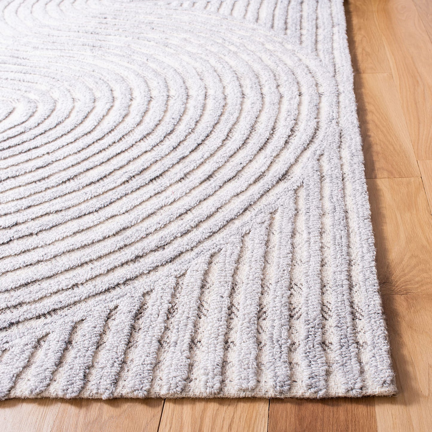 SAFAVIEH South Hampton Collection Area Rug - 8' Round, Grey, Handmade Wool, Ideal for The Living Room, Dining Room, Bedroom (SHA301F-8R)