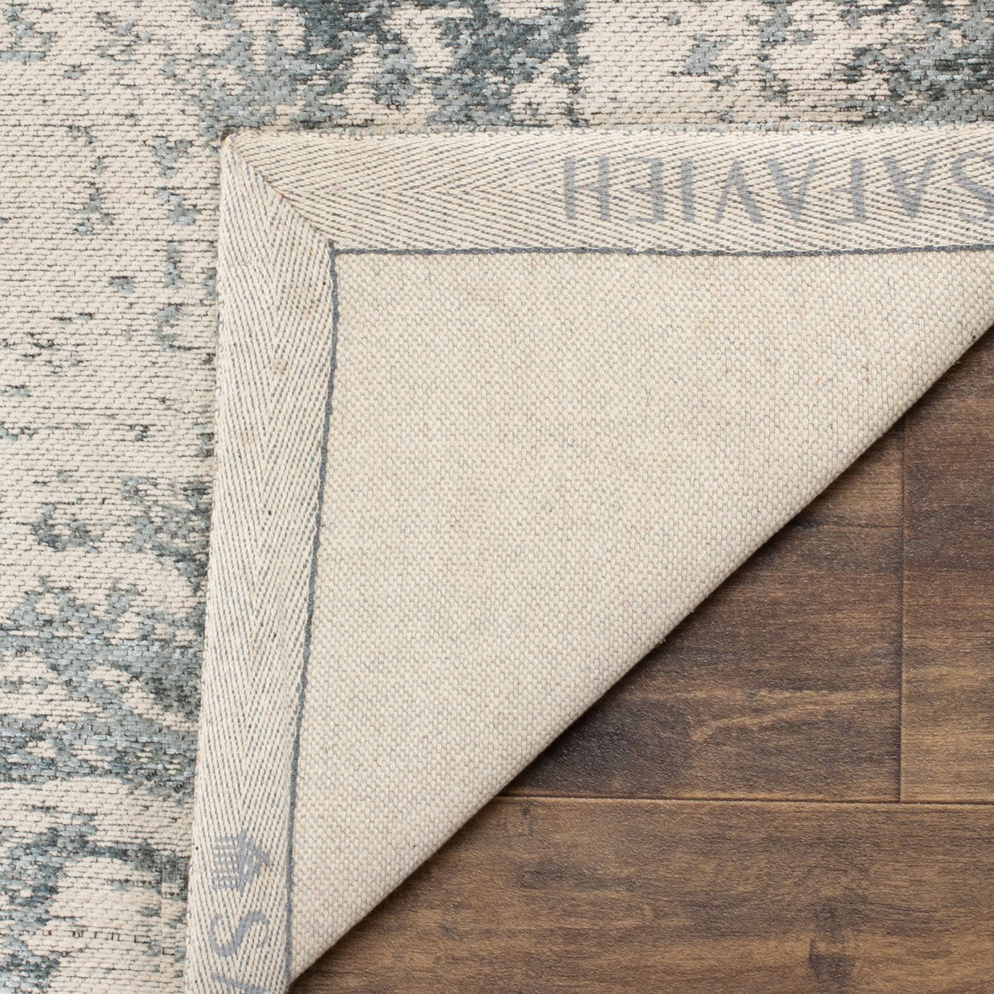 SAFAVIEH Classic Vintage Collection Area Rug - 5' x 8', Grey, Distressed Cotton Design, Easy Care, Ideal for High Traffic Areas in Living Room, Bedroom (CLV125D)