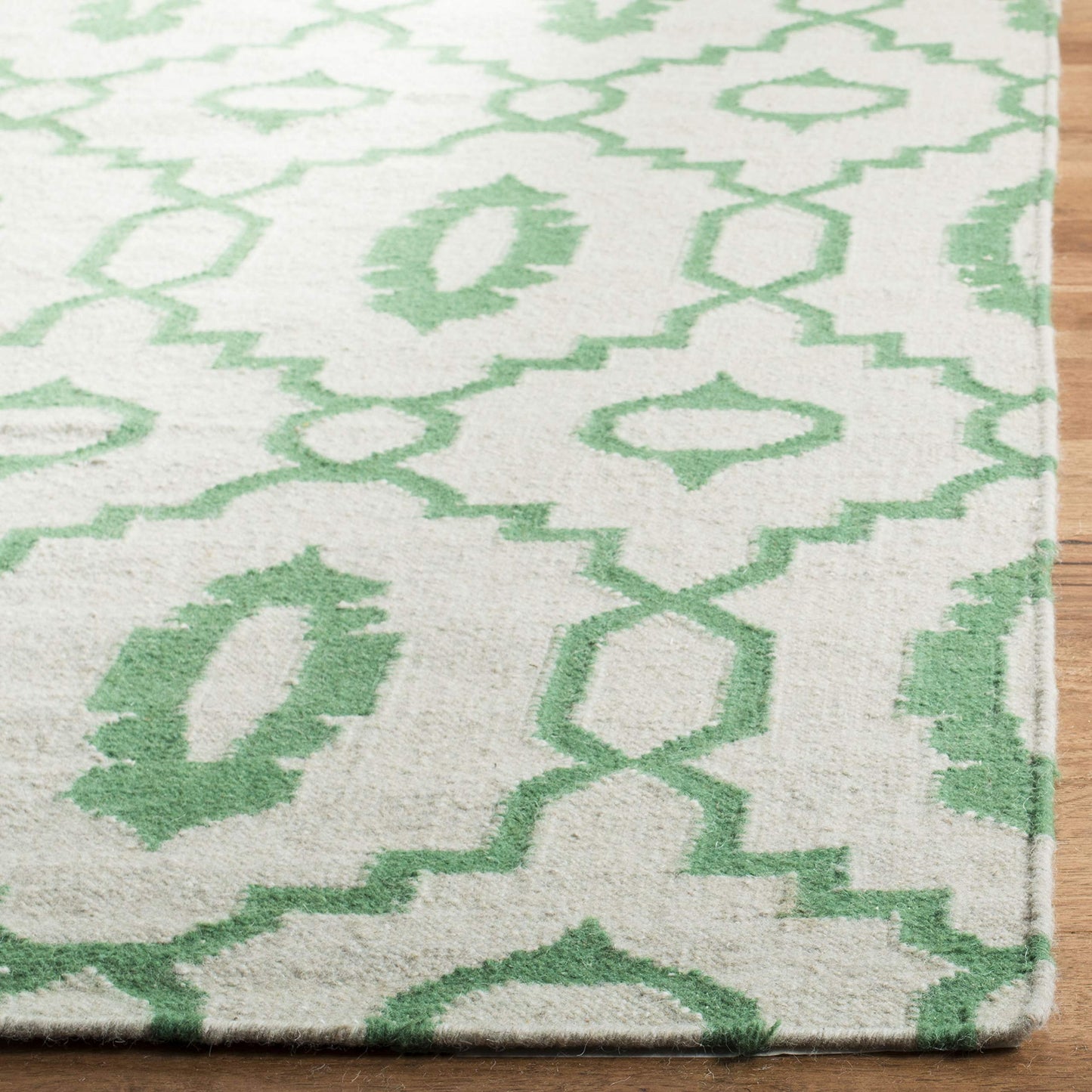SAFAVIEH Dhurries Collection Area Rug - 8' Square, Ivory & Green, Handmade Flat Weave Wool, Ideal for High Traffic Areas in Living Room, Bedroom (DHU205B)