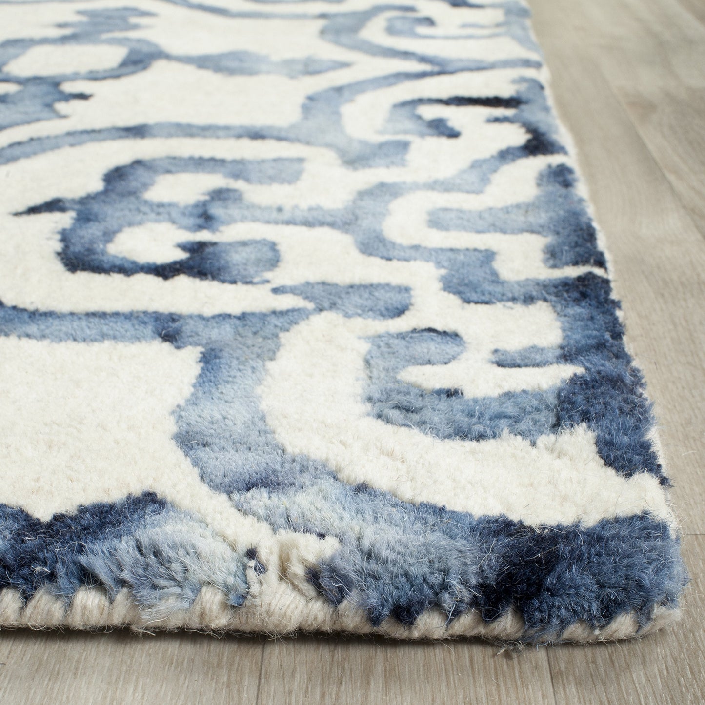 SAFAVIEH Dip Dye Collection Area Rug - 5' x 8', Ivory & Navy, Handmade Moroccan Watercolor Wool, Ideal for High Traffic Areas in Living Room, Bedroom (DDY711P)