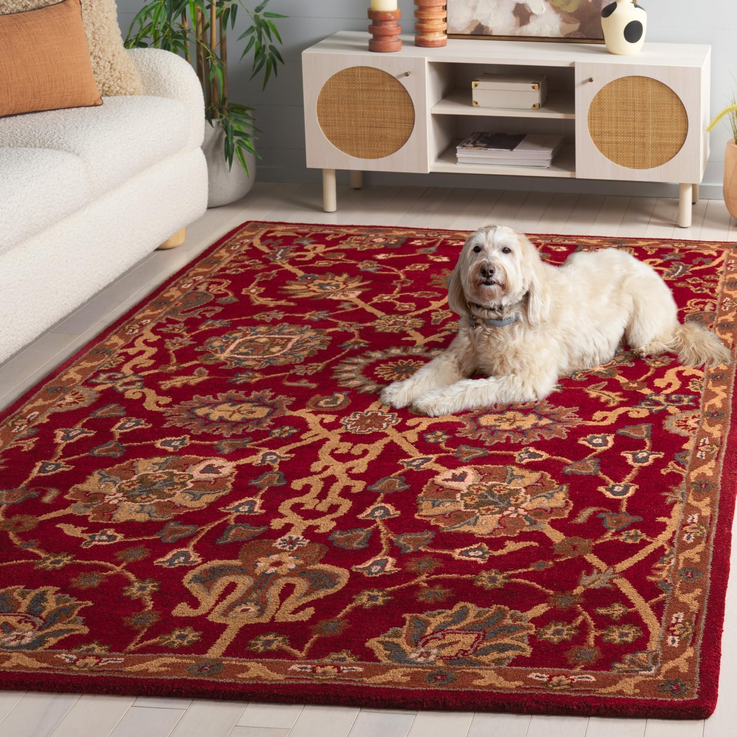 SAFAVIEH Heritage Collection Area Rug - 5' x 8', Red, Handmade Traditional Oriental Wool, Ideal for High Traffic Areas in Living Room, Bedroom (HG655A)