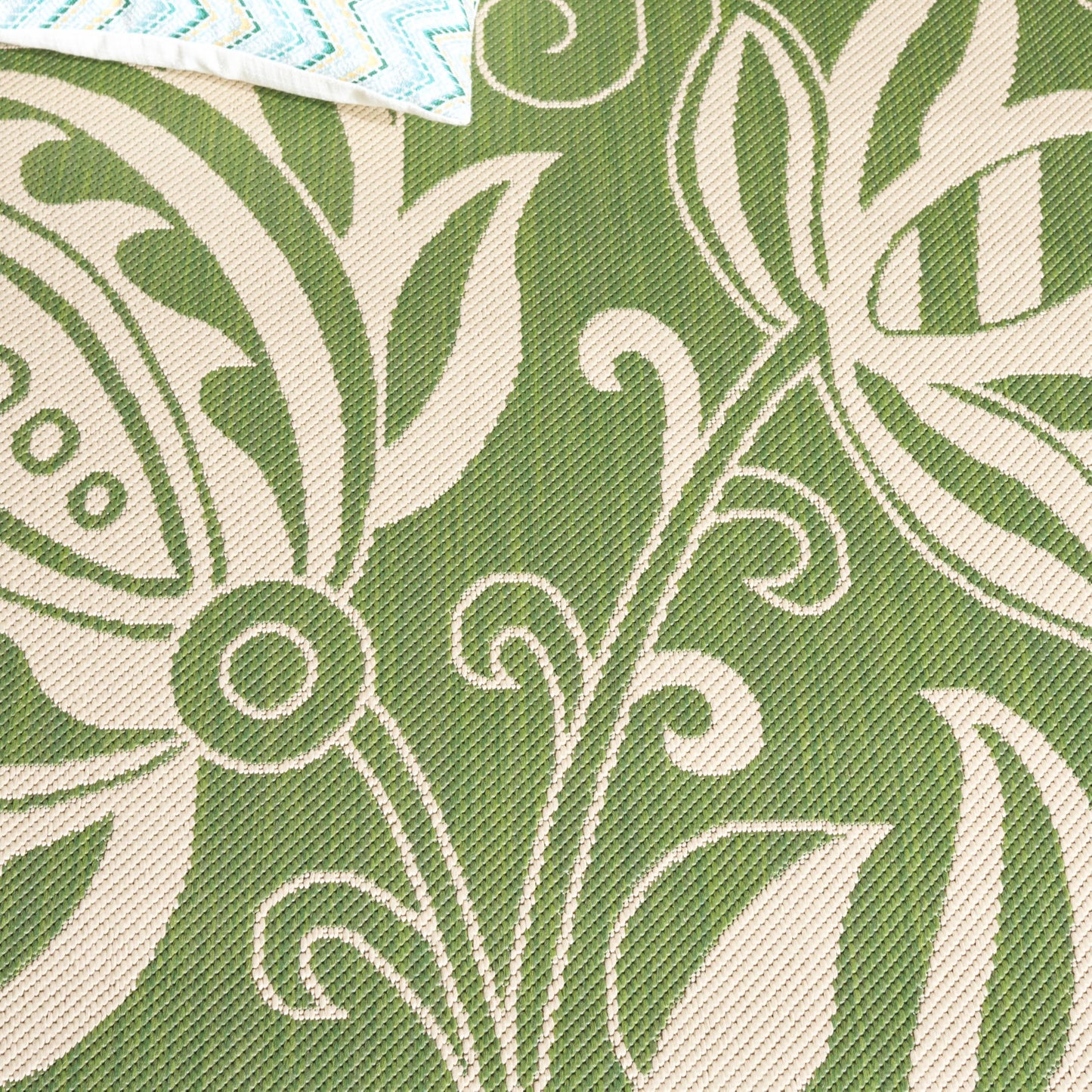 SAFAVIEH Washable Rug Outdoor Courtyard Collection - 2'7" x 5', Olive & Natural, Non-Shedding & Easy Cleaning, Ideal for Patio, Backyard, Mudroom (CY2961-1E06)