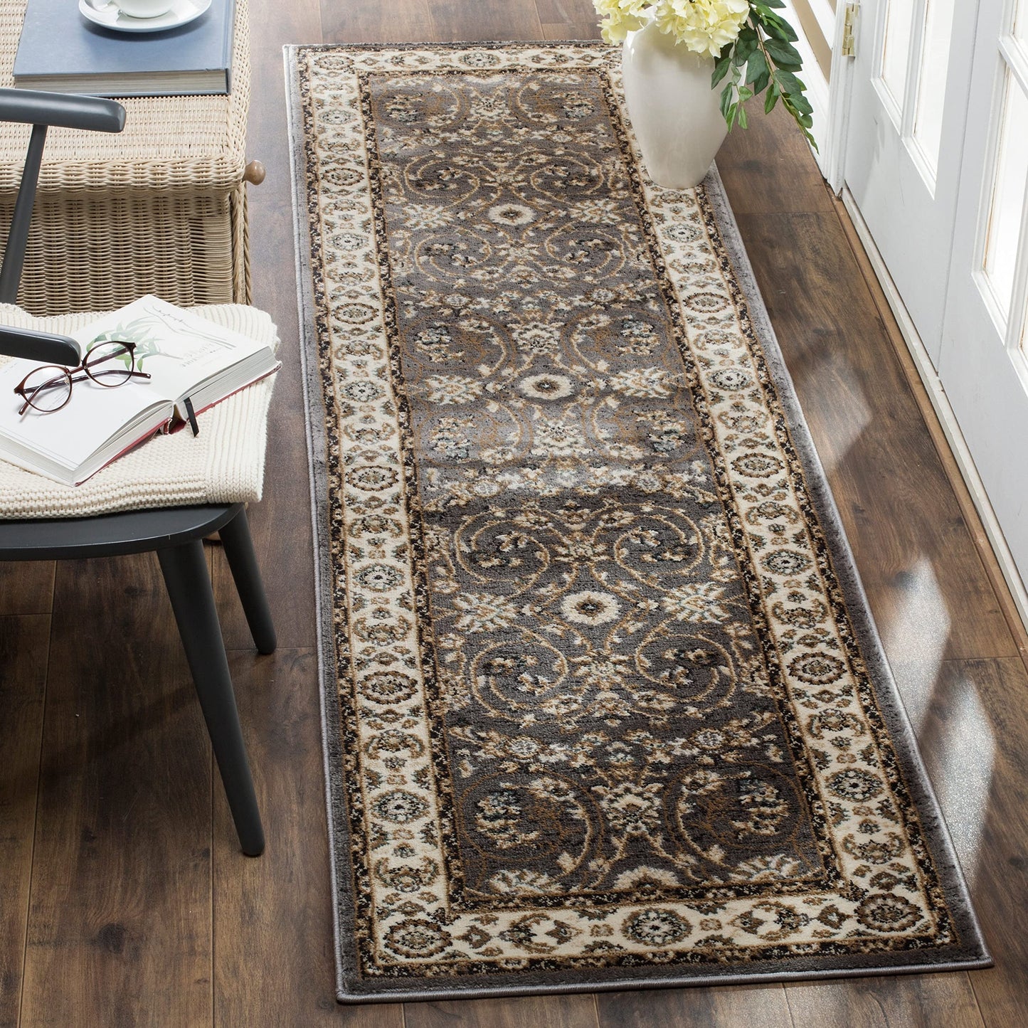 SAFAVIEH Lyndhurst Collection Accent Rug - 3'3" x 5'3", Light Beige & Anthracite, Design, Non-Shedding & Easy Care, Ideal for High Traffic Areas in Entryway, Living Room, Bedroom (LNH340K)