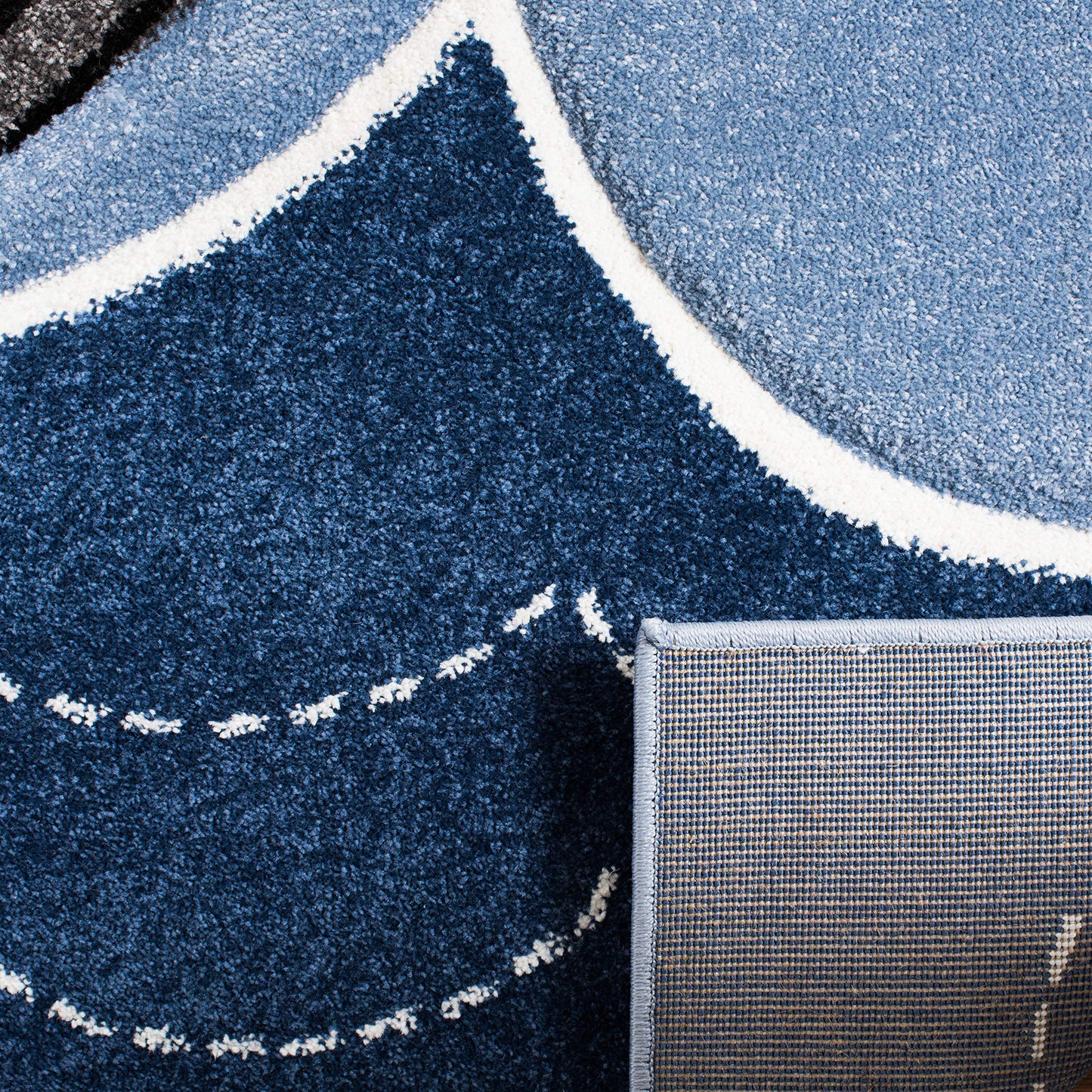SAFAVIEH Carousel Kids Collection Accent Rug - 3'3" x 5'3", Blue & Grey, Animal Design, Non-Shedding & Easy Care, Ideal for High Traffic Areas for Boys & Girls in Playroom, Nursery, Bedroom (CRK121B)