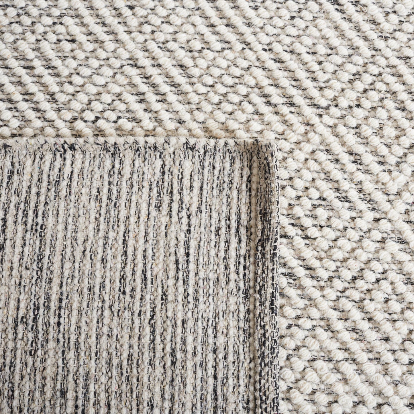 SAFAVIEH Natura Collection Area Rug - 7' Round, Ivory & Light Grey, Handmade Wool, Ideal for High Traffic Areas in Living Room, Bedroom (NAT503A)