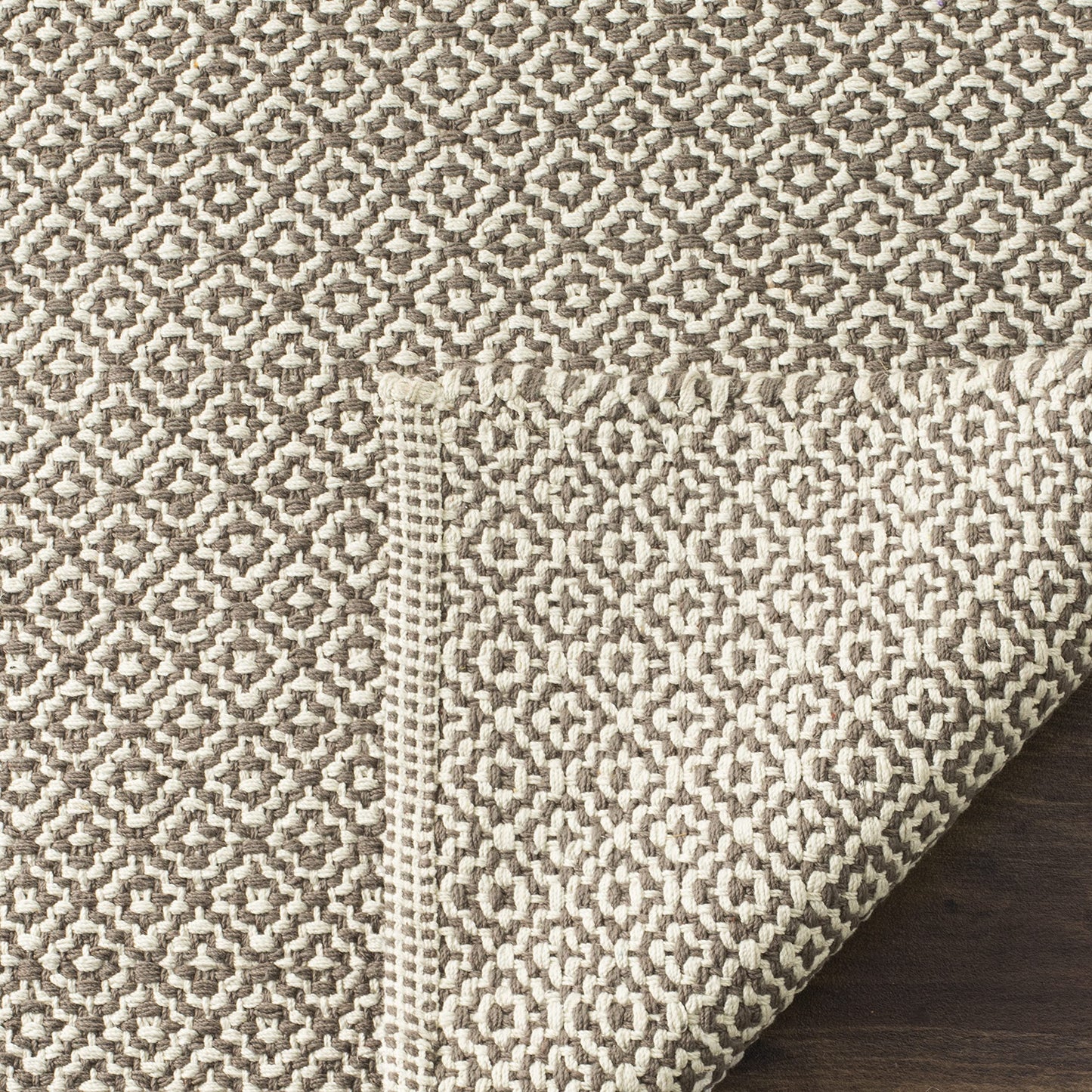 SAFAVIEH Area Rug 6x9 - Montauk Collection - Ivory & Grey, Handmade Cotton, Ideal for Living Room, Bedroom, Dining Space (MTK717A)