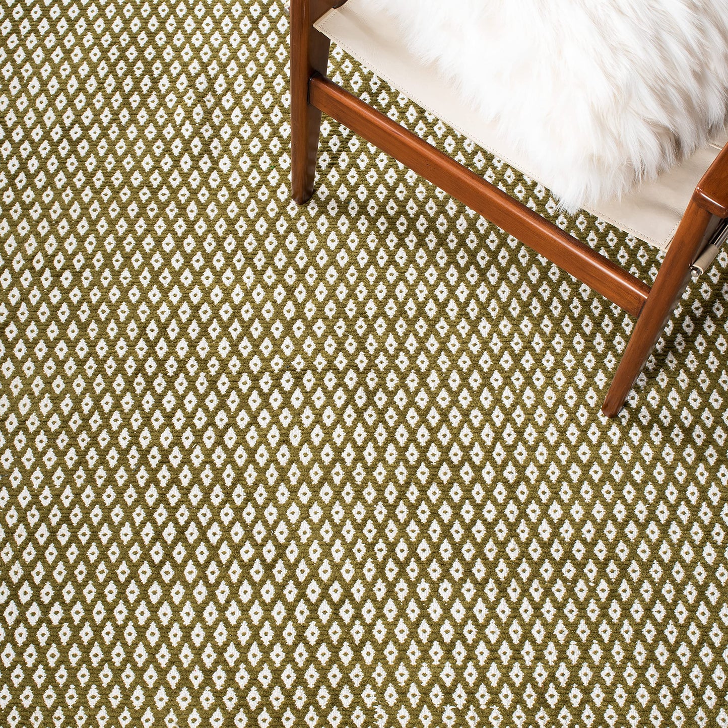 SAFAVIEH Boston Collection Area Rug - 4' Square, Olive, Handmade Flat Weave Cotton, Ideal for High Traffic Areas in Living Room, Bedroom (BOS685B)