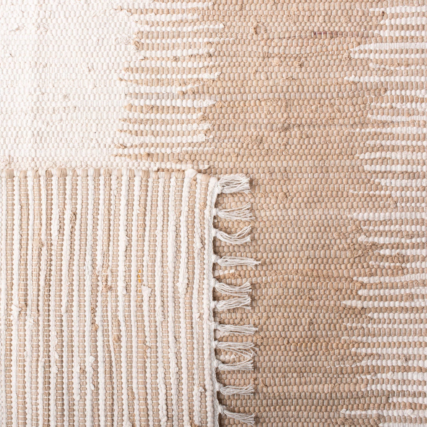 SAFAVIEH Montauk Collection Area Rug - 5' x 7', Beige, Handmade Fringe Cotton, Ideal for High Traffic Areas in Living Room, Bedroom (MTK752A)