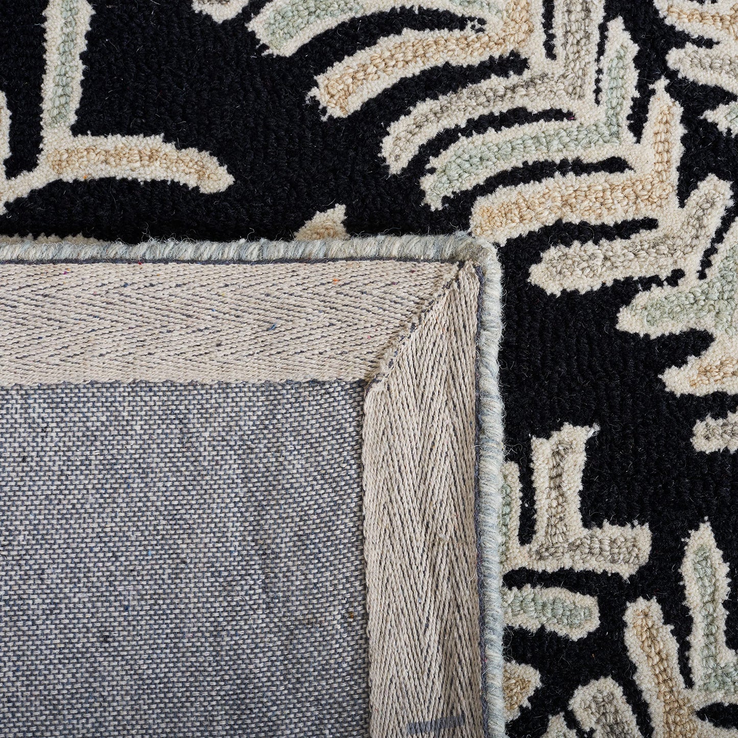 SAFAVIEH Capri Collection Runner Rug - 2'3" x 7', Black & Ivory, Handmade Wool, Ideal for High Traffic Areas in Living Room, Bedroom (CPR208Z)
