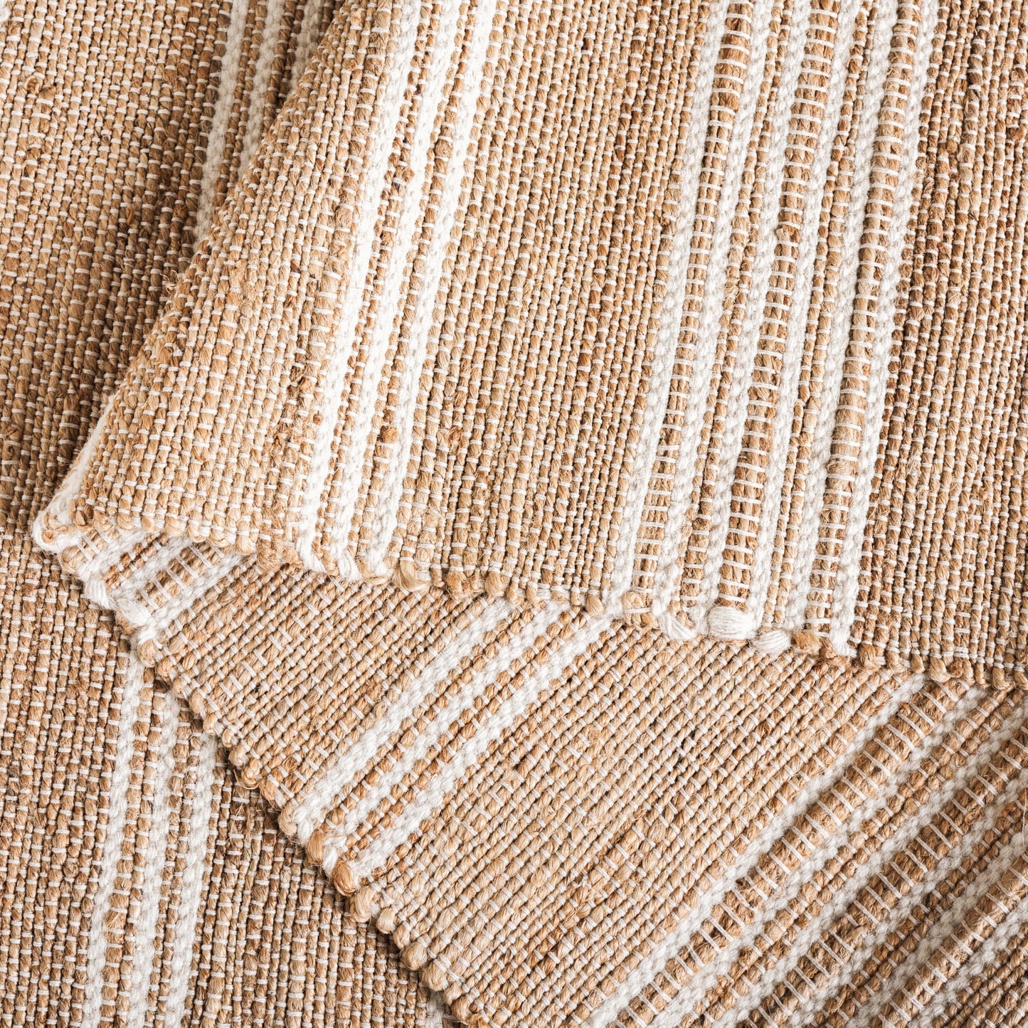 SAFAVIEH Natural Fiber Collection Area Rug - 6' x 9', Natural & Ivory, Handmade Jute, Ideal for The Living Room, Dining, Bedroom (NF608A)
