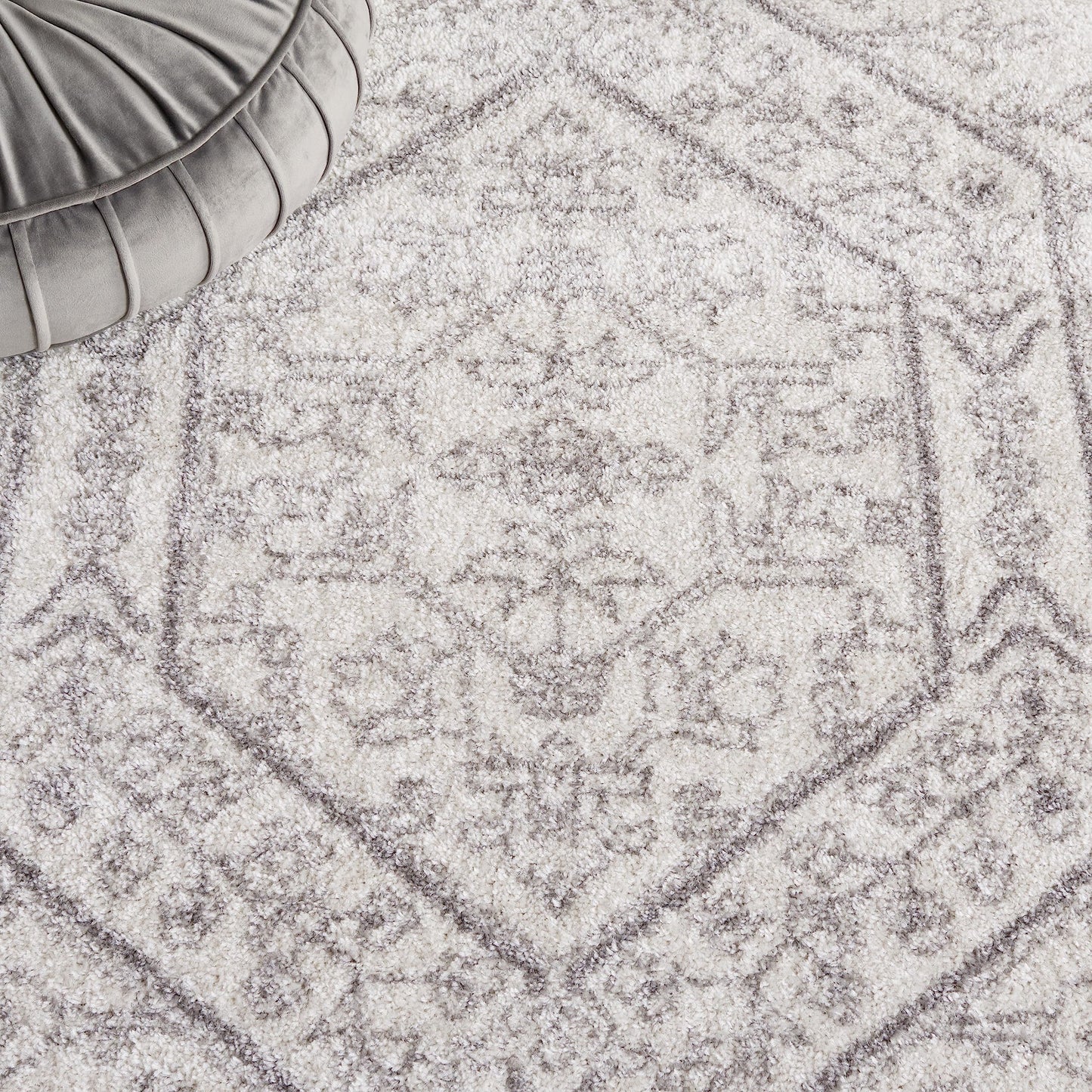 SAFAVIEH Area Rug 9x12 - Adirondack Collection - Large - Ivory & Silver, Oriental Medallion Design, Non-Shedding & Easy to Clean, Ideal for Living Room, Bedroom, Dining Space (ADR108B)