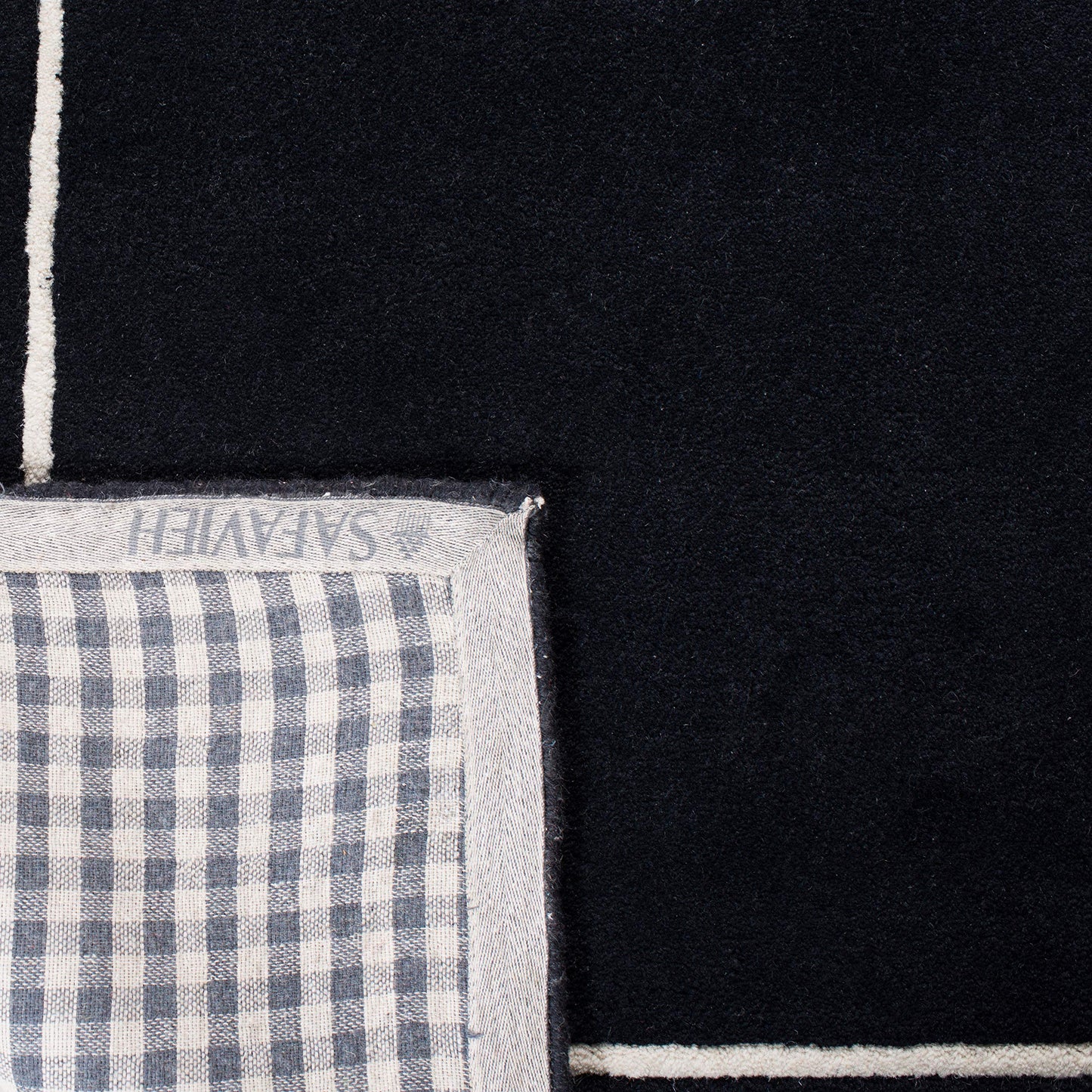 SAFAVIEH Bella Collection Accent Rug - 2' x 3', Black & Ivory, Handmade Dotted Border Wool, Ideal for High Traffic Areas in Entryway, Living Room, Bedroom (BEL151E)