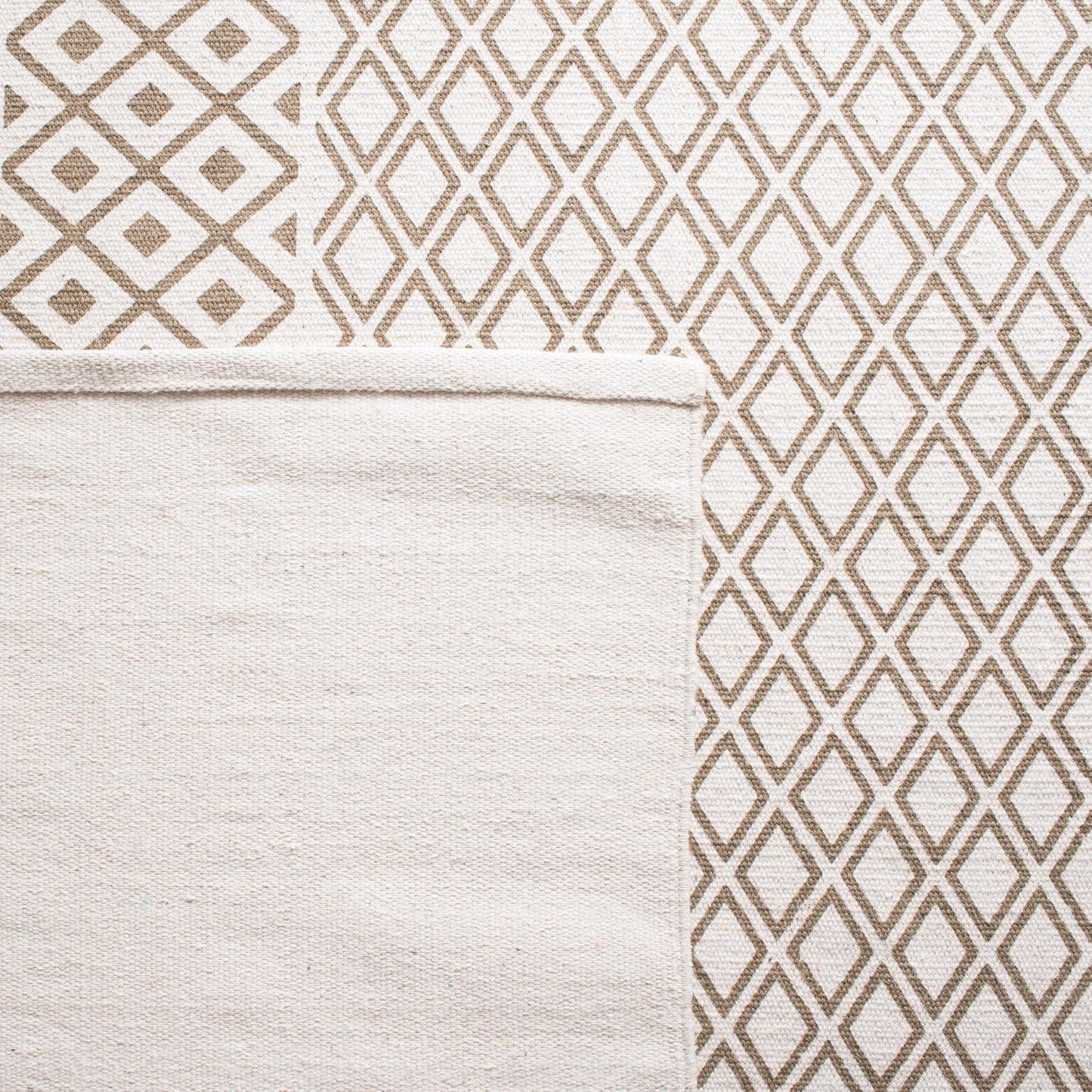 SAFAVIEH Cedar Brook Collection Accent Rug - 4' x 6', Grey & Ivory, Handmade Cotton, Ideal for High Traffic Areas in Entryway, Living Room, Bedroom (CDR801F)