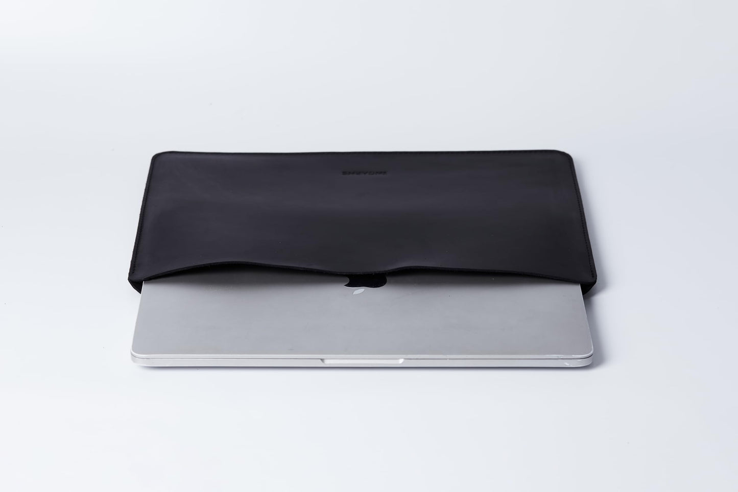 Black Leather Laptop Case Made for 15in MacBook Air Sleeve - Carrying Protective Sleeves Compatible with MacBook Air 15" M2 M3 M4 A2941 А3114 A3241 2022 2023 2024 2025, Genuine Vintage Leather, Black