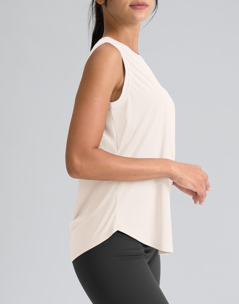 SANTINY Women's Sleeveless Workout Tops Breathable Lightweight Active Tennis Yoga Shirts Athletic Running Tank Tops for Women (Cream_XS)