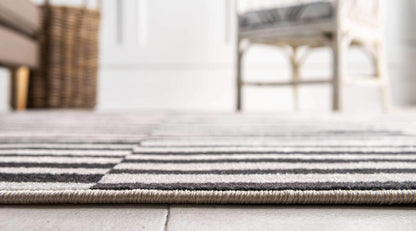 Unique Loom Williamsburg Collection Casual Transitional Thick Alternating Stripes Area Rug (6' 0 x 9' 0 Rectangular, Black/Beige)