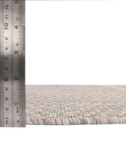 Unique Loom Outdoor Solid Collection Area Rug (5' 3" x 8' Oval Beige/Ivory)