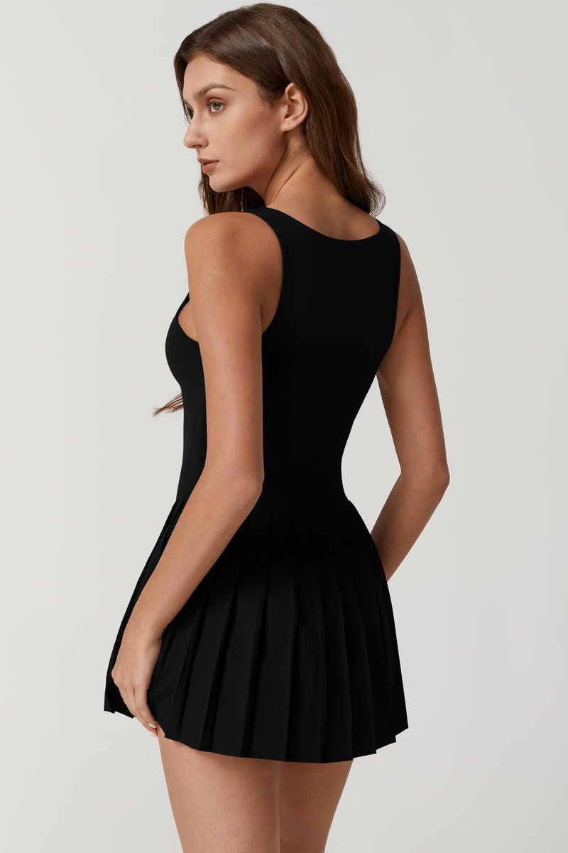 QINSEN Pleated Workout Dress with Built in Shorts Square Neck Sleeveless No Bra Summer Athletic Dress Black M