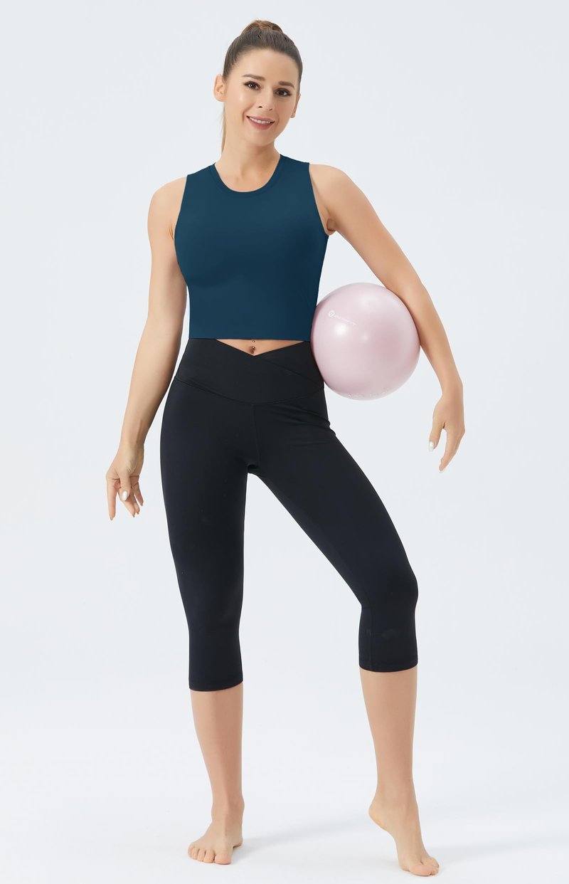 THE GYM PEOPLE Women's Medium Support Sports Bra Removable Padded Sleeveless Workout Crop Tops