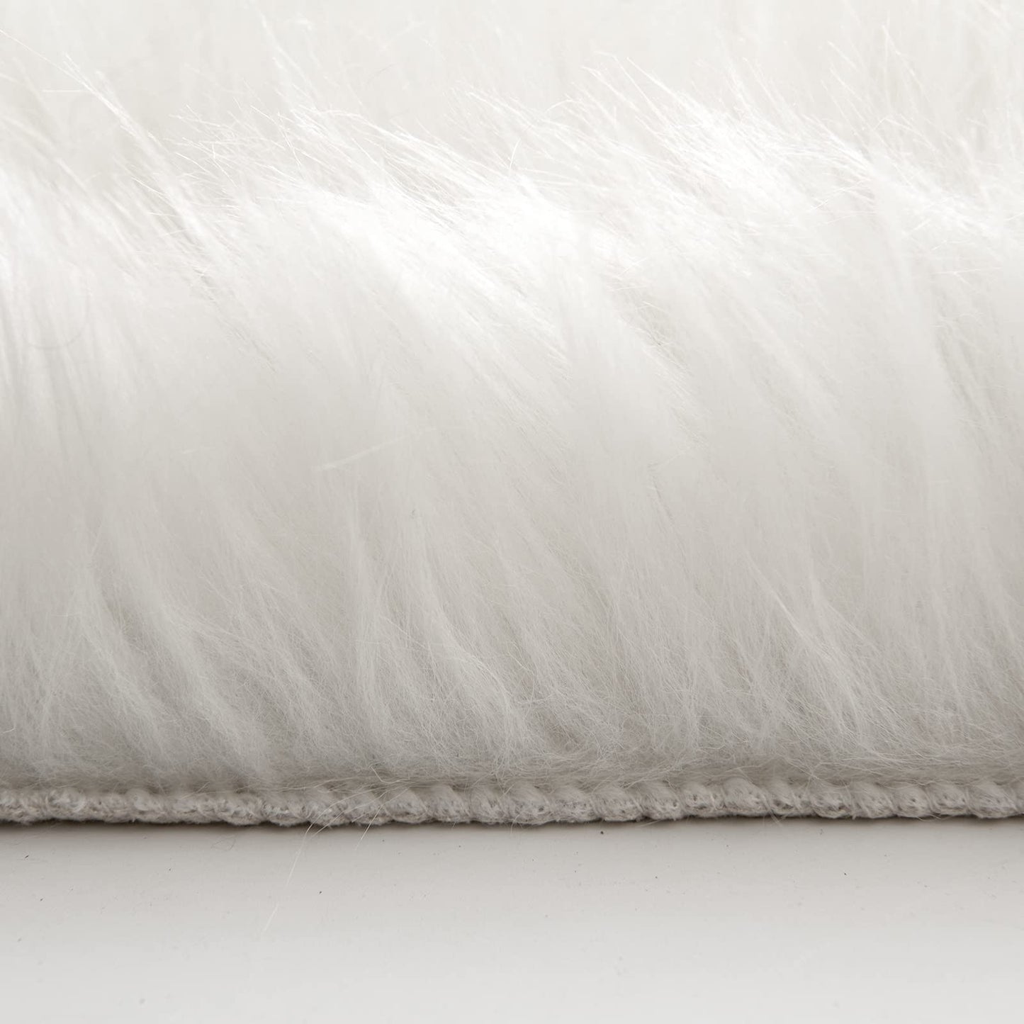 MIULEE Fluffy Rug Soft Shaggy Faux Fur Area Rug Luxury Plush Cloud Shape Carpet for Christmas Decor Bedroom Living Room Sofa Chair 2 x 3 Feet, White