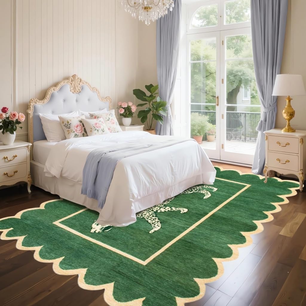 Retro Luxury Leopard Rug Emerald Green Beige Scalloped Edge Area Rug Aesthetic Animal Print Carpet for Bedroom Living Room Conference Room Apartment Non Slip Low Pile Washable Indoor Throw Mats 8x10