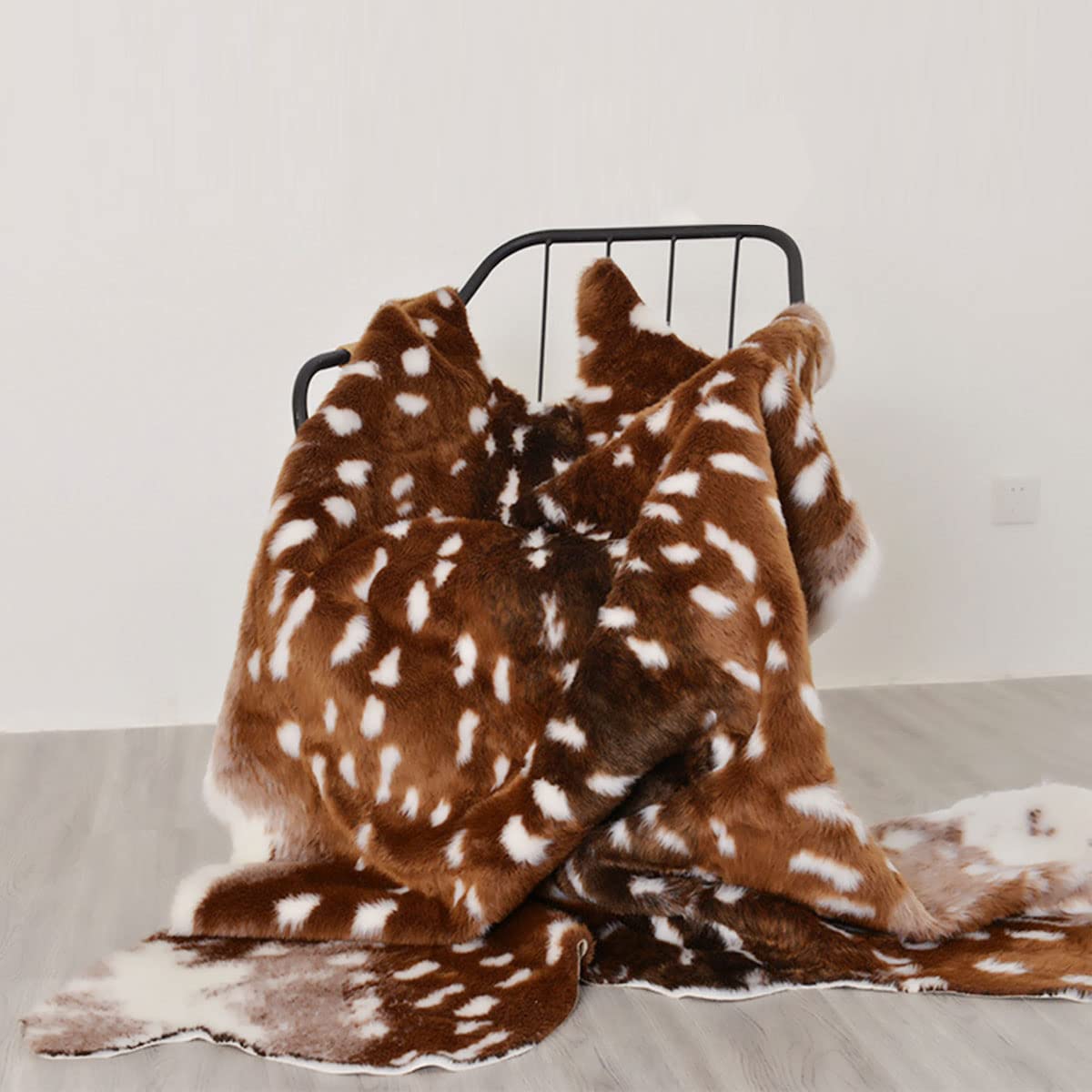 Faux Cowhide Rug Animal Skin Area Rug Deer Rug Cow Hides and Skins Mat Sika Deer Carpet for Home Livingroom 6.1x5ft
