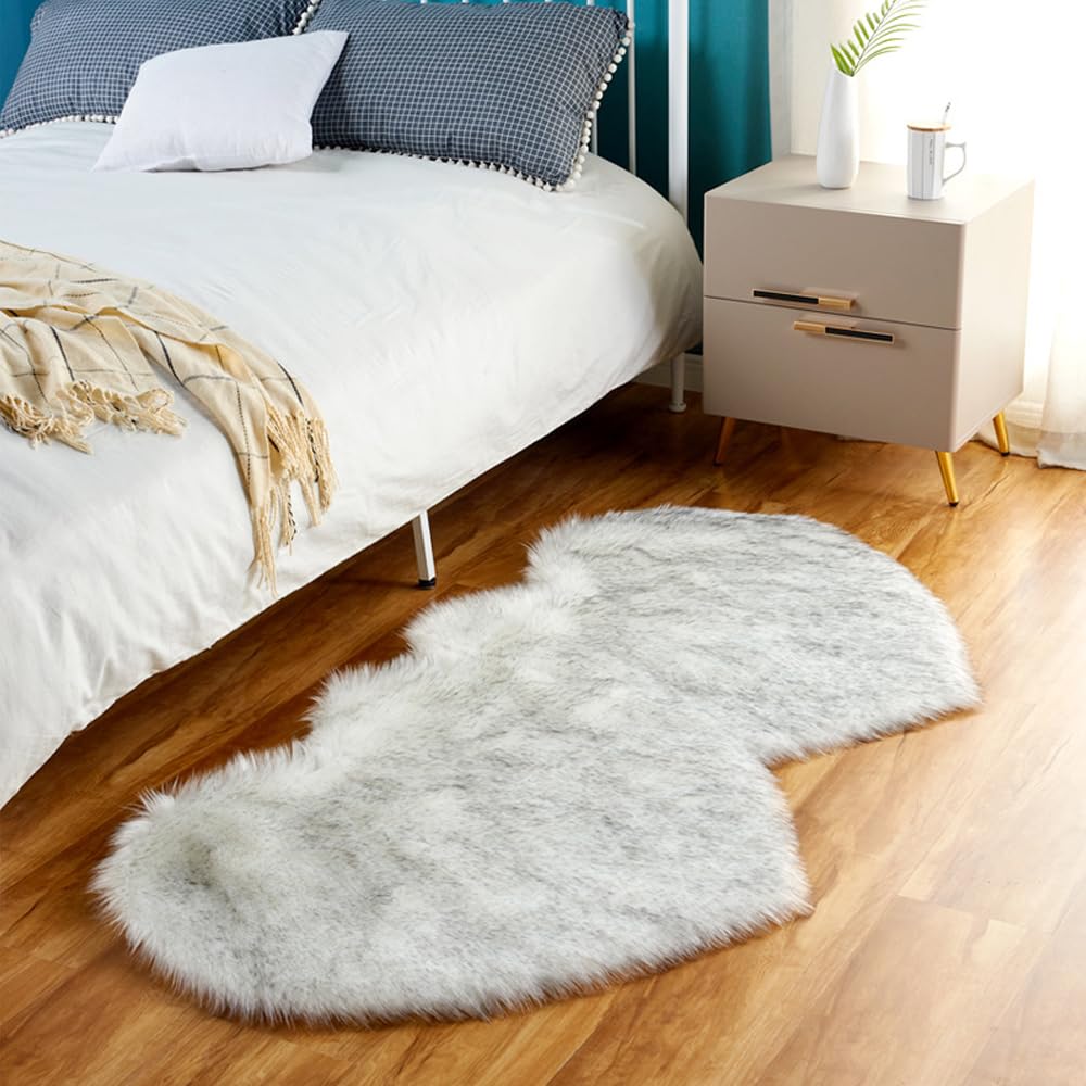 ZuTKekon Faux Fur Sheepskin Small Area Rugs Fluffy Seat Pad Double Hearts Shaped Carpets, 24x47 Inches Luxurious Wool Foot Mats Home Decor for Nursery Living Room Bedroom Pet Kids Room (White)