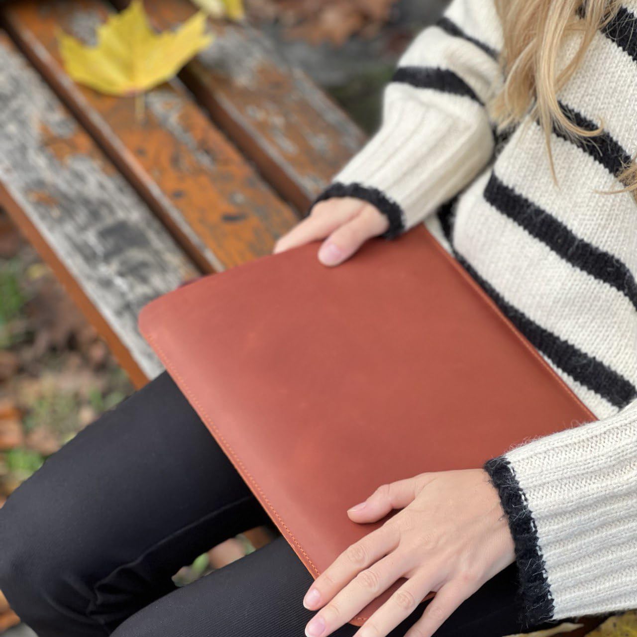 Aartedesign Genuine Vintage Leather Sleeve case for 13-inch MacBook Air/Pro 2018-2026 M1 M2 M3 M4 / 13 MacBook Pro M1 M2 M3 M4 Max (2018-2026) (Vertical, Cognaq)