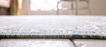 Unique Loom Outdoor Traditional Collection Area Rug - Antique (5' 1" x 8' Rectangle, Green/ Gray)