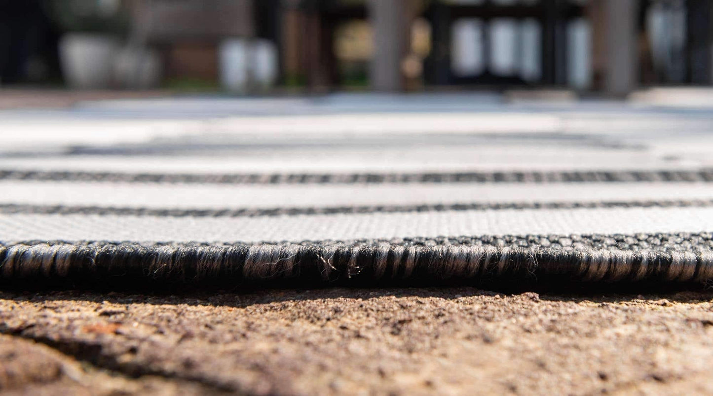 Unique Loom Outdoor Striped Collection Area Rug - Striped (4' 1" Round, Charcoal/Ivory)