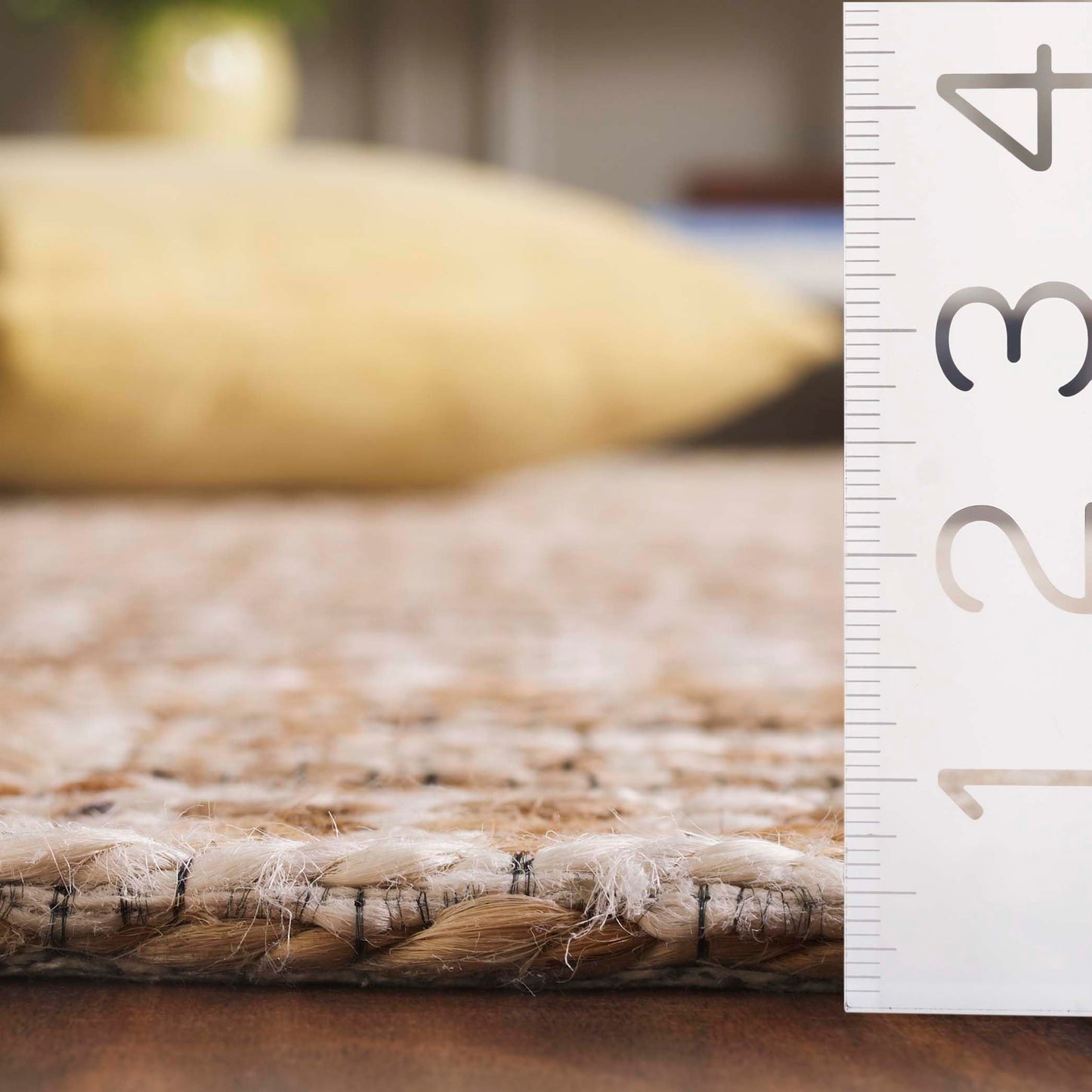 SAFAVIEH Natural Fiber Collection Accent Rug - 4' x 6', Natural & Ivory, Handmade Hemp, Ideal for The Living Room, Dining, Bedroom (NF567A)