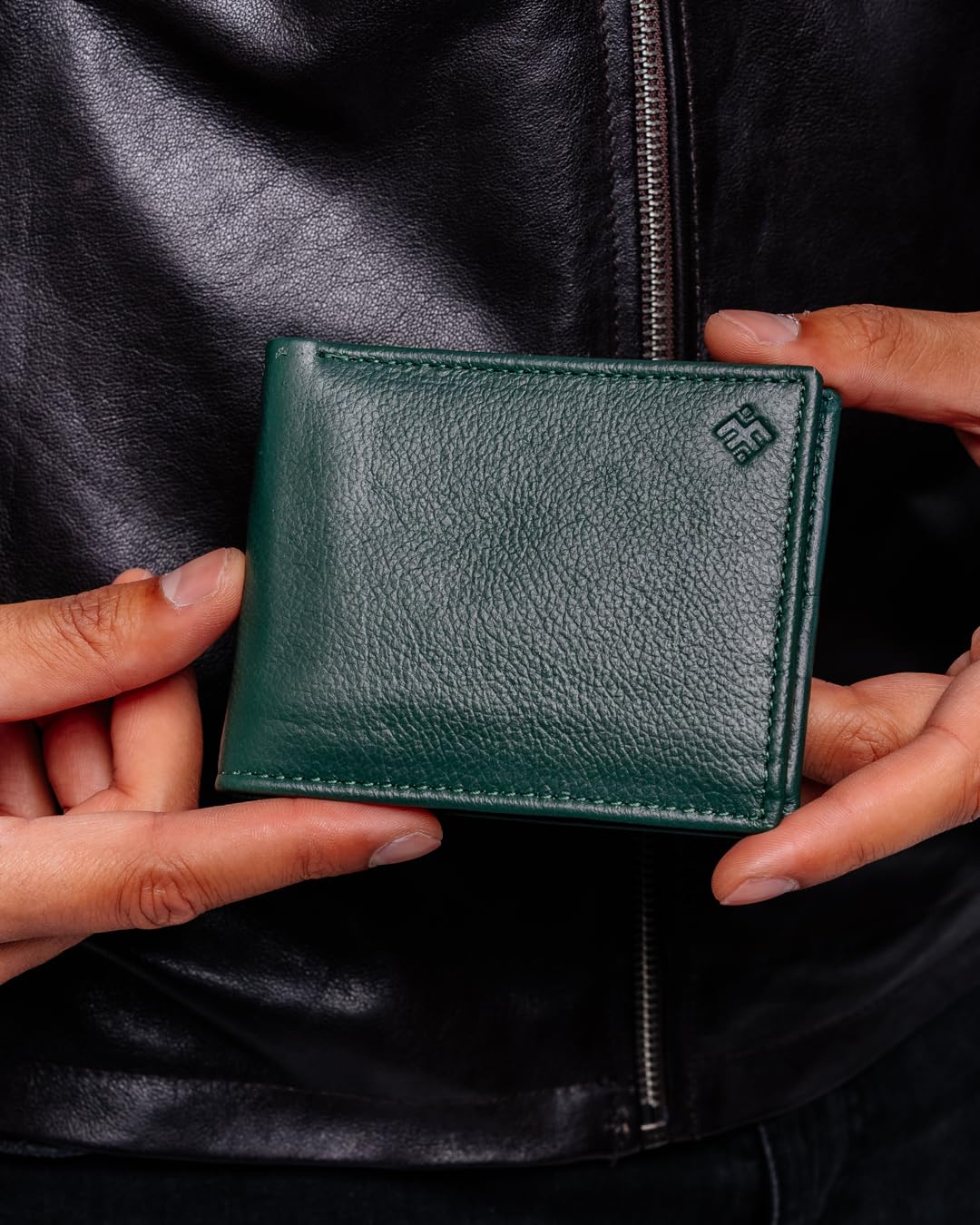 Chic And Clicks Men's Genuine Bifold Wallet -RFID Blocking – Premium full-grain leather se handmade Leather 6 Card Slim Bifold Wallet. (Green)