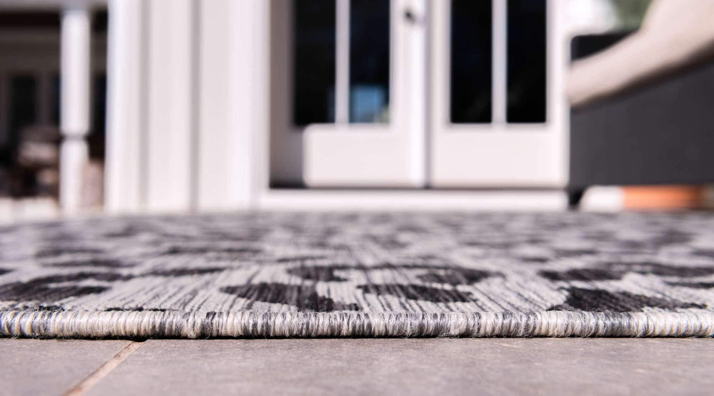 Unique Loom Outdoor Safari Collection Area Rug - Leopard (4' Round Light Gray/Gray)