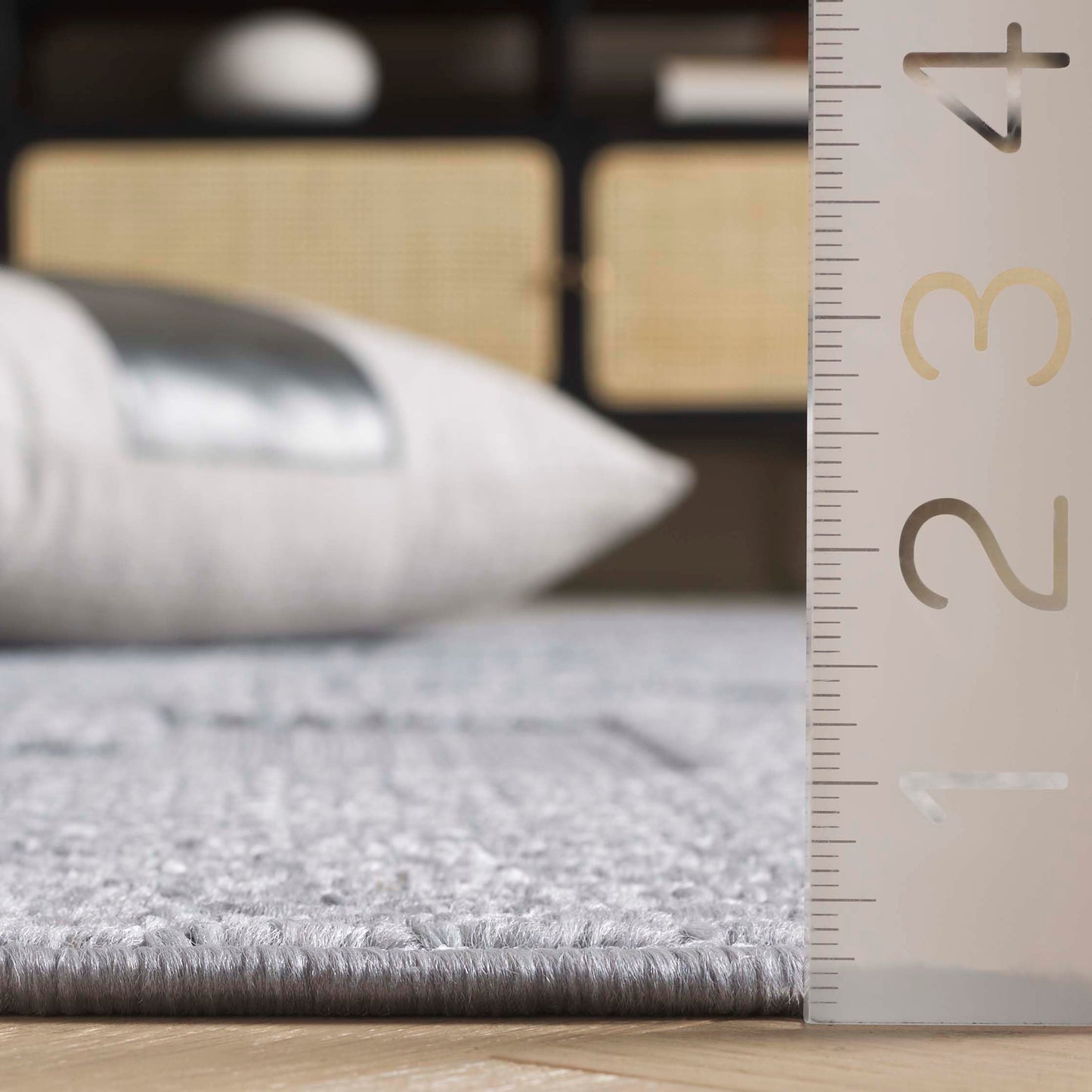 SAFAVIEH Washable Rug Outdoor Milos Collection - 4' x 6', Grey, Non-Shedding & Easy to Clean, Ideal for Patio, Backyard, Mudroom (MLO108F)