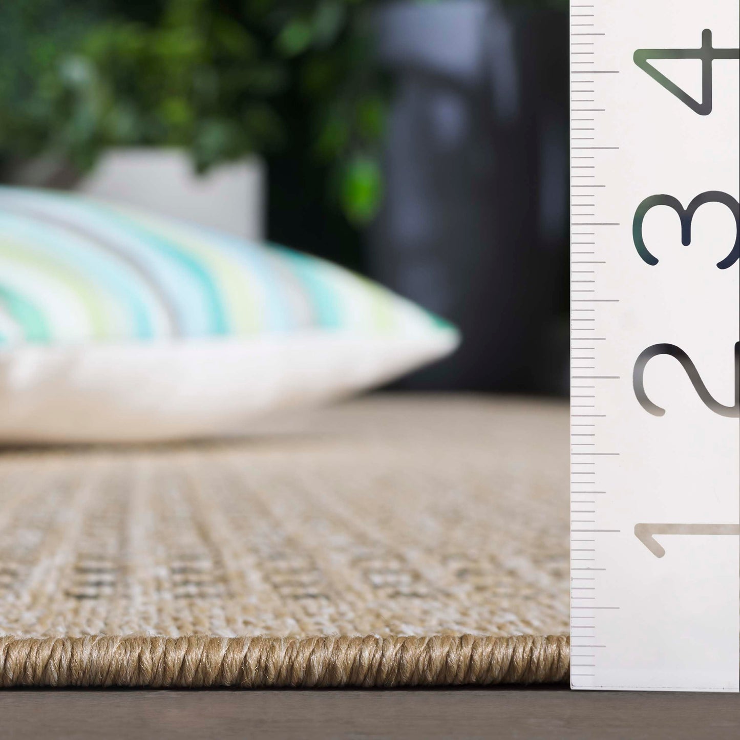 SAFAVIEH Washable Rug Outdoor Sisal Performance Collection - 5'3" x 7'6", Beige & Natural, Non-Shedding & Easy to Clean, Ideal for Patio, Backyard, Mudroom (SPF108B)